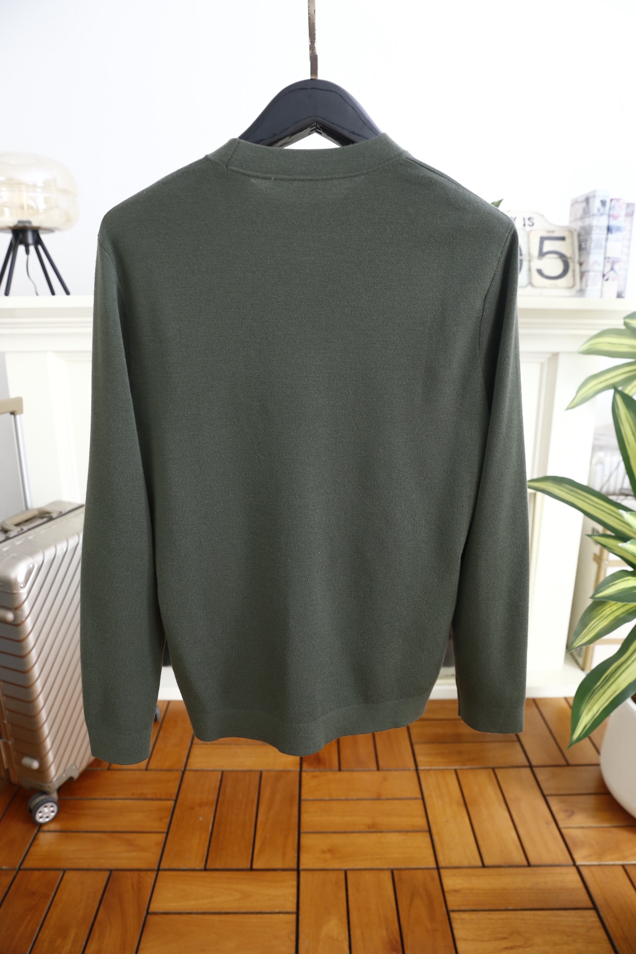 🔥迪奥/Di*r.25秋冬新品！时尚男士百搭针织衫😎采用细腻的精纺针织面料，触感软糯且垂坠感出色，不易起