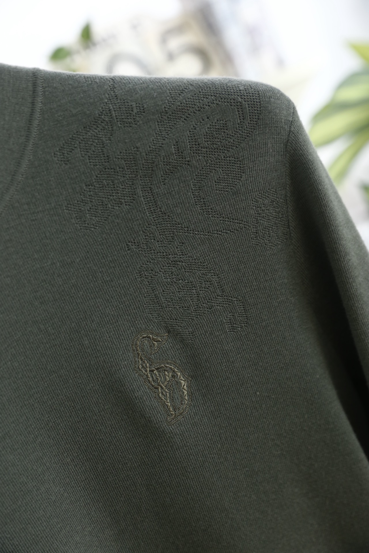 🔥迪奥/Di*r.25秋冬新品！时尚男士百搭针织衫😎采用细腻的精纺针织面料，触感软糯且垂坠感出色，不易起