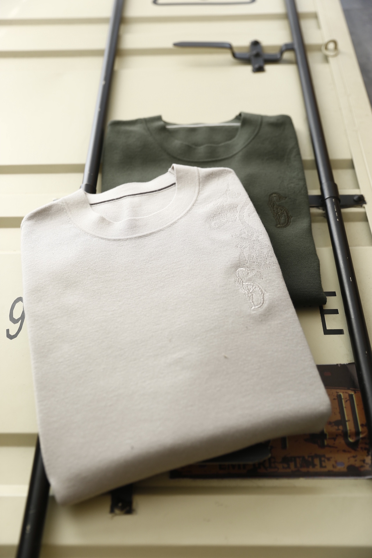 🔥迪奥/Di*r.25秋冬新品！时尚男士百搭针织衫😎采用细腻的精纺针织面料，触感软糯且垂坠感出色，不易起