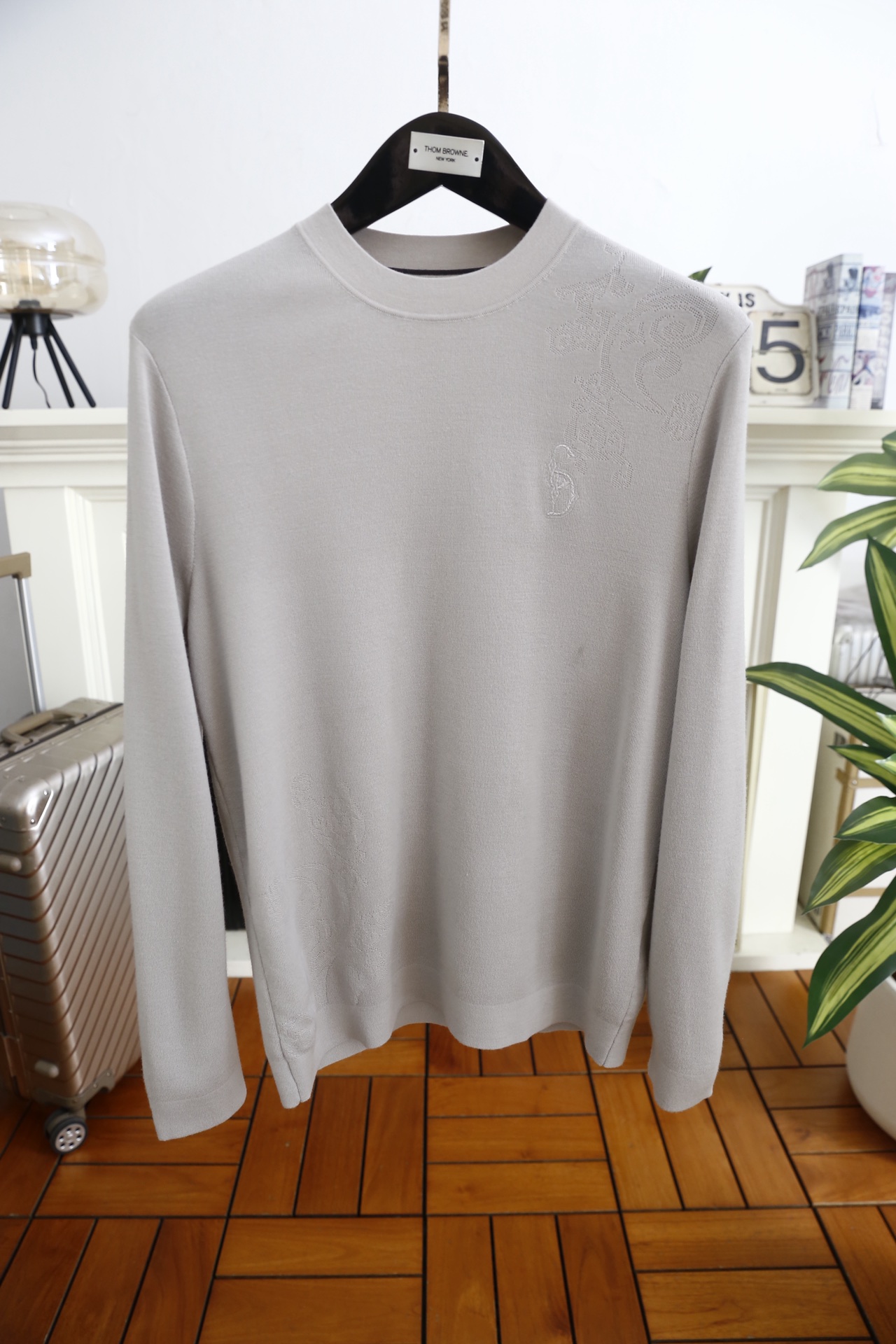 🔥迪奥/Di*r.25秋冬新品！时尚男士百搭针织衫😎采用细腻的精纺针织面料，触感软糯且垂坠感出色，不易起