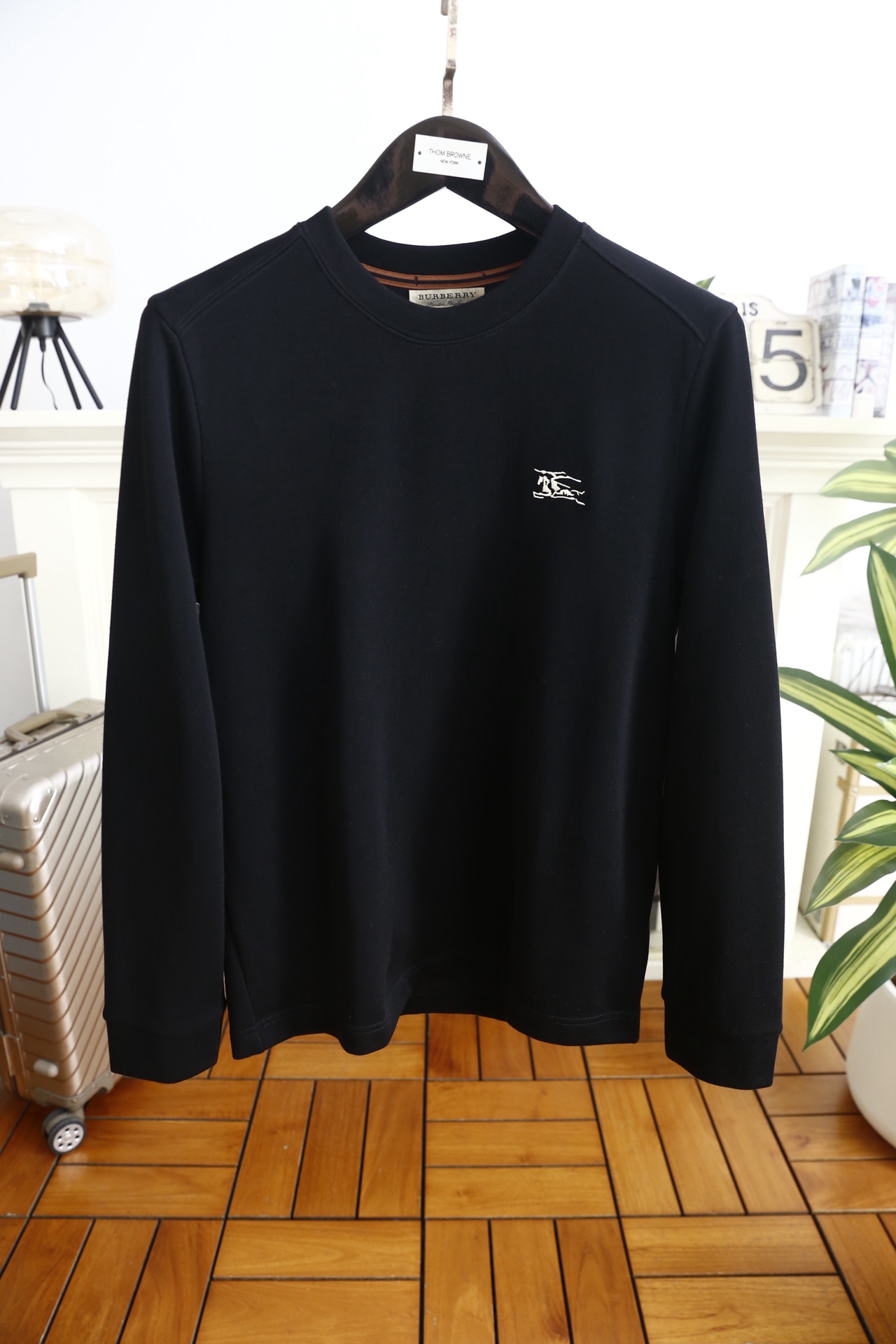 🔥巴宝丽/Burbe*ry.25秋冬新品🆕时尚男士百搭卫衣✅采用舒适保暖棉面料，质地紧实且富有弹性，兼具