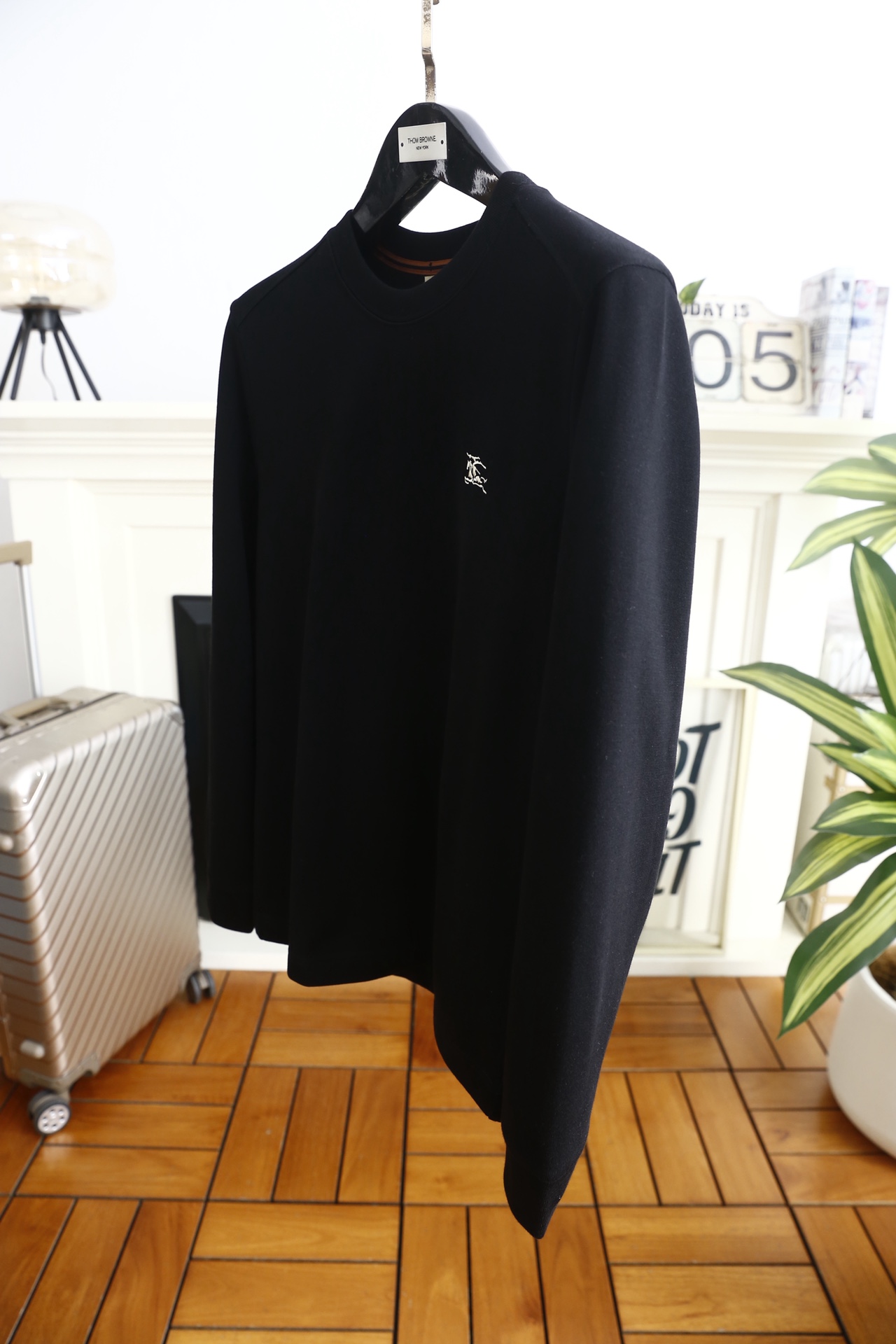 🔥巴宝丽/Burbe*ry.25秋冬新品🆕时尚男士百搭卫衣✅采用舒适保暖棉面料，质地紧实且富有弹性，兼具