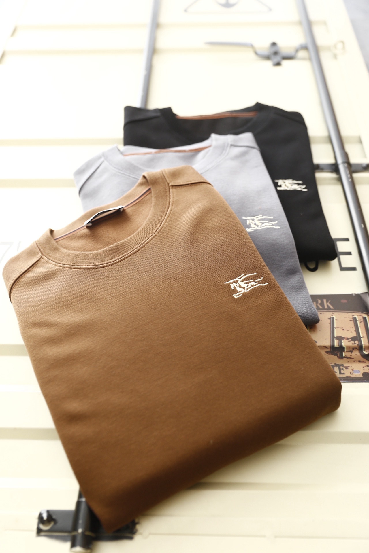 🔥巴宝丽/Burbe*ry.25秋冬新品🆕时尚男士百搭卫衣✅采用舒适保暖棉面料，质地紧实且富有弹性，兼具