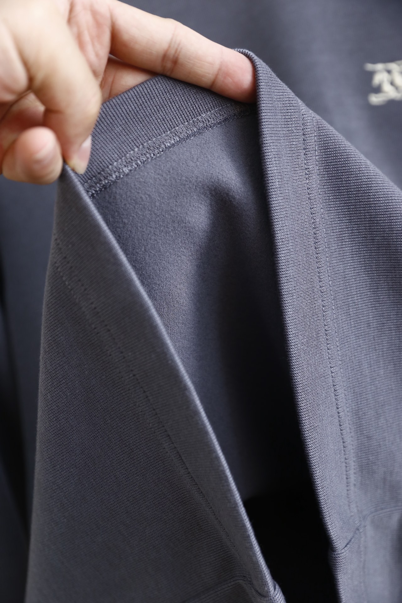 🔥巴宝丽/Burbe*ry.25秋冬新品🆕时尚男士百搭卫衣✅采用舒适保暖棉面料，质地紧实且富有弹性，兼具