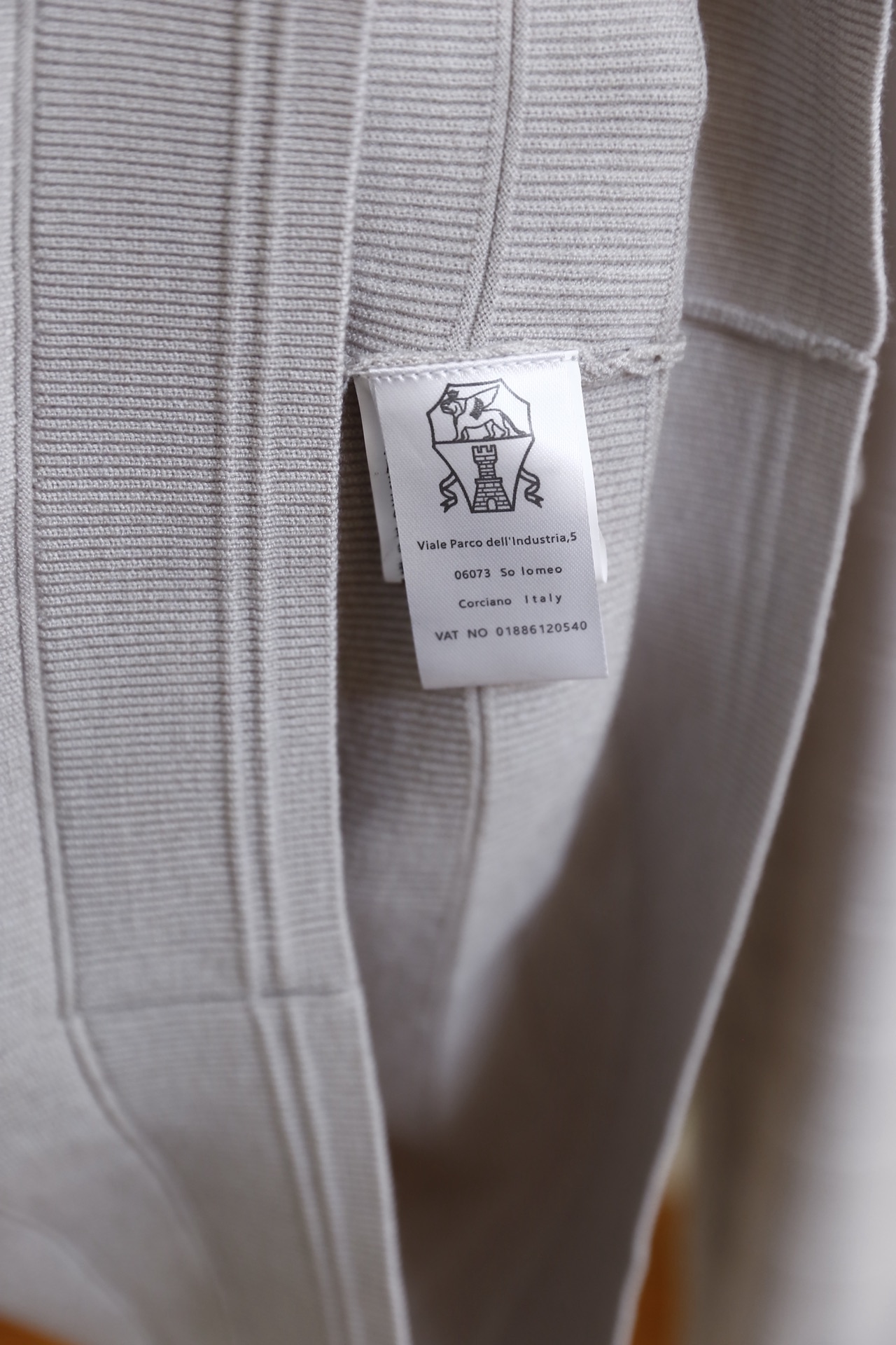 🔥BC.25秋冬男士半高领针织毛衣，秋冬基础款内搭单品，整体风格简约百搭，适合秋冬穿着。它采用修身剪裁，