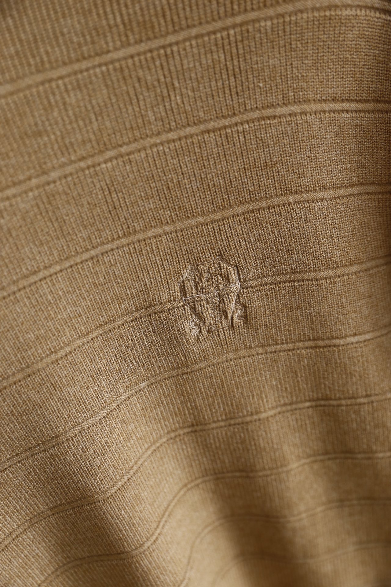 🔥BC.25秋冬男士半高领针织毛衣，秋冬基础款内搭单品，整体风格简约百搭，适合秋冬穿着。它采用修身剪裁，