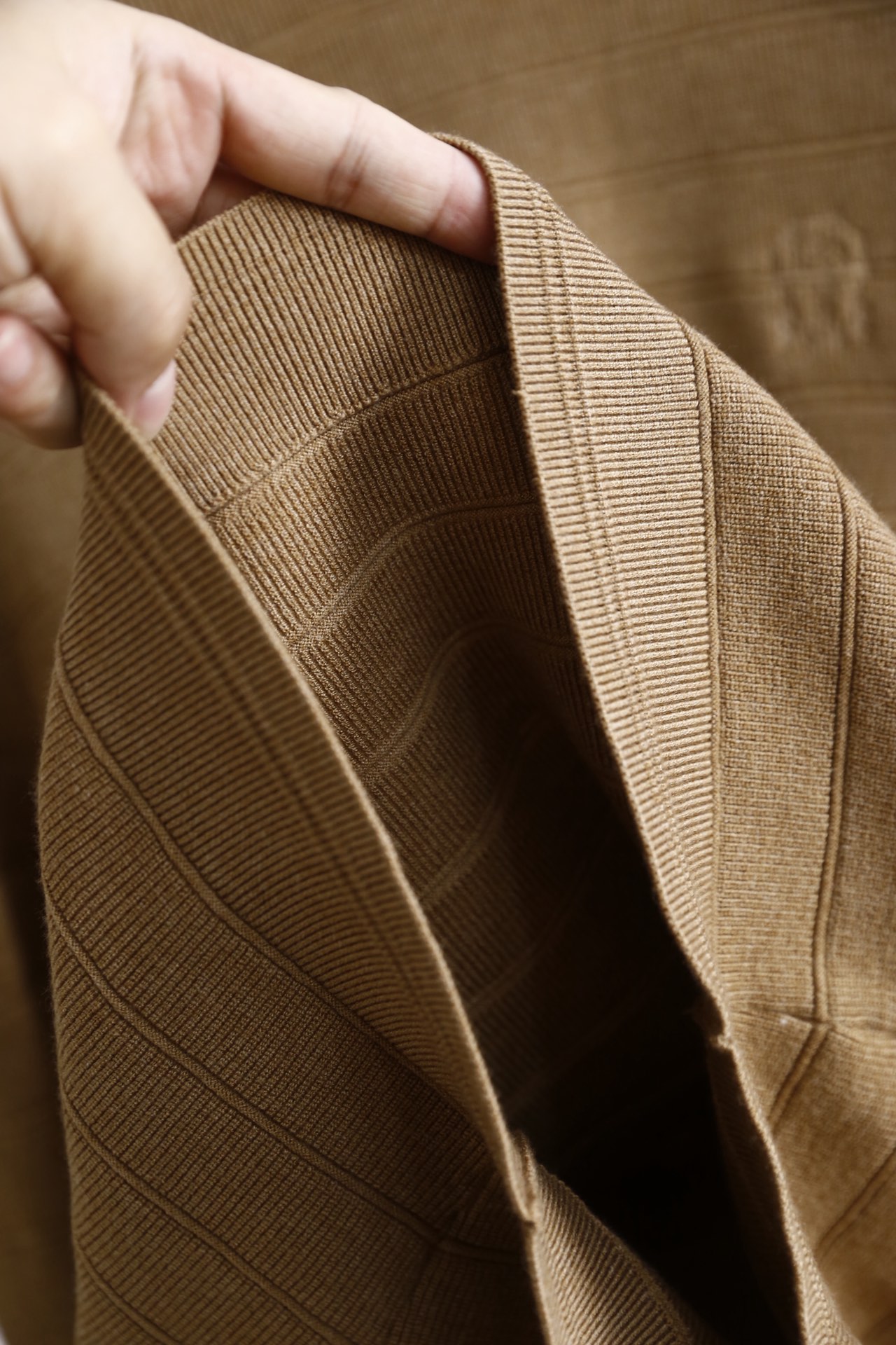 🔥BC.25秋冬男士半高领针织毛衣，秋冬基础款内搭单品，整体风格简约百搭，适合秋冬穿着。它采用修身剪裁，