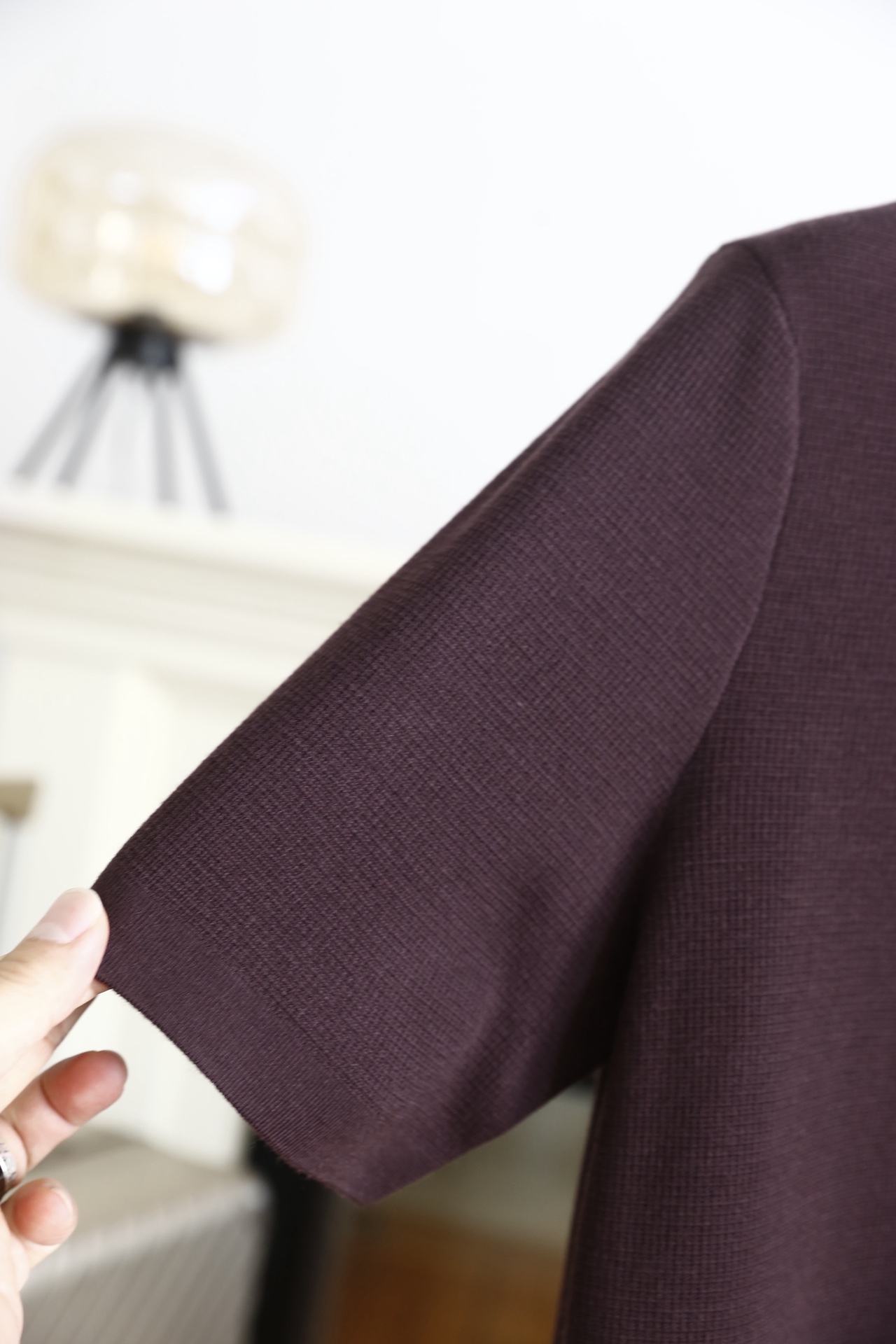 🔥普拉达.25秋冬男士百搭Polo衫选用华夫格纹理的高支精梳棉面料，触感干爽透气且肌理感十足，半开拉链翻