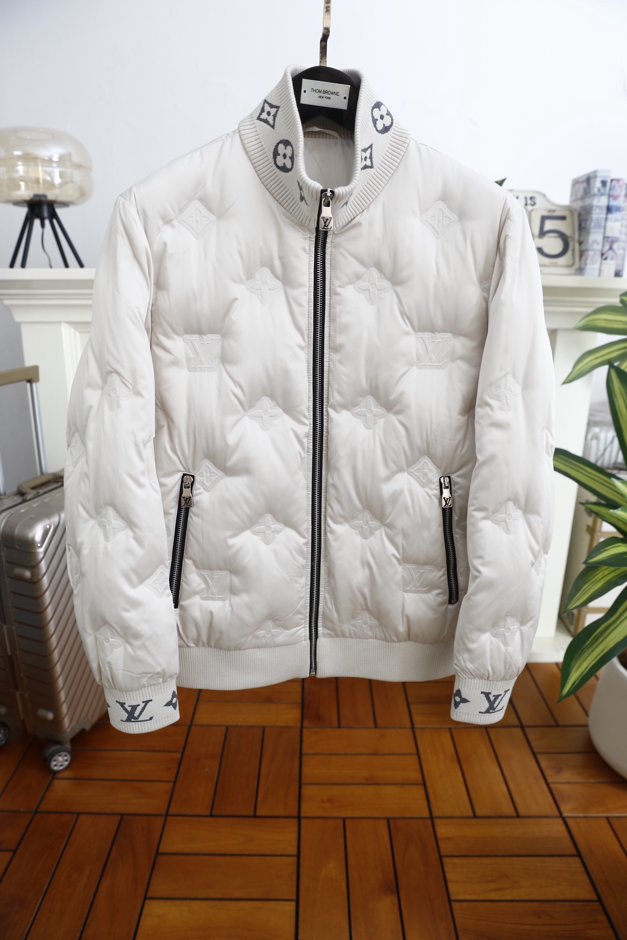 🔥路易威*/LV.25秋冬男士新品夹克👍奢华经典品牌元素搭配😎选用高密防风尼龙面料，表面经防泼水处理，能