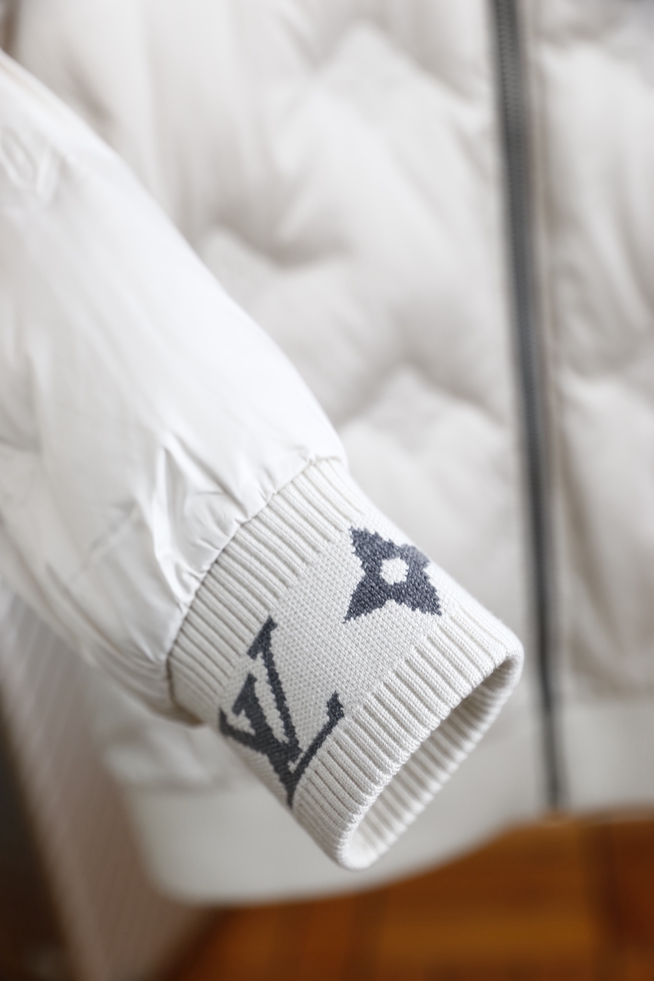 🔥路易威*/LV.25秋冬男士新品夹克👍奢华经典品牌元素搭配😎选用高密防风尼龙面料，表面经防泼水处理，能