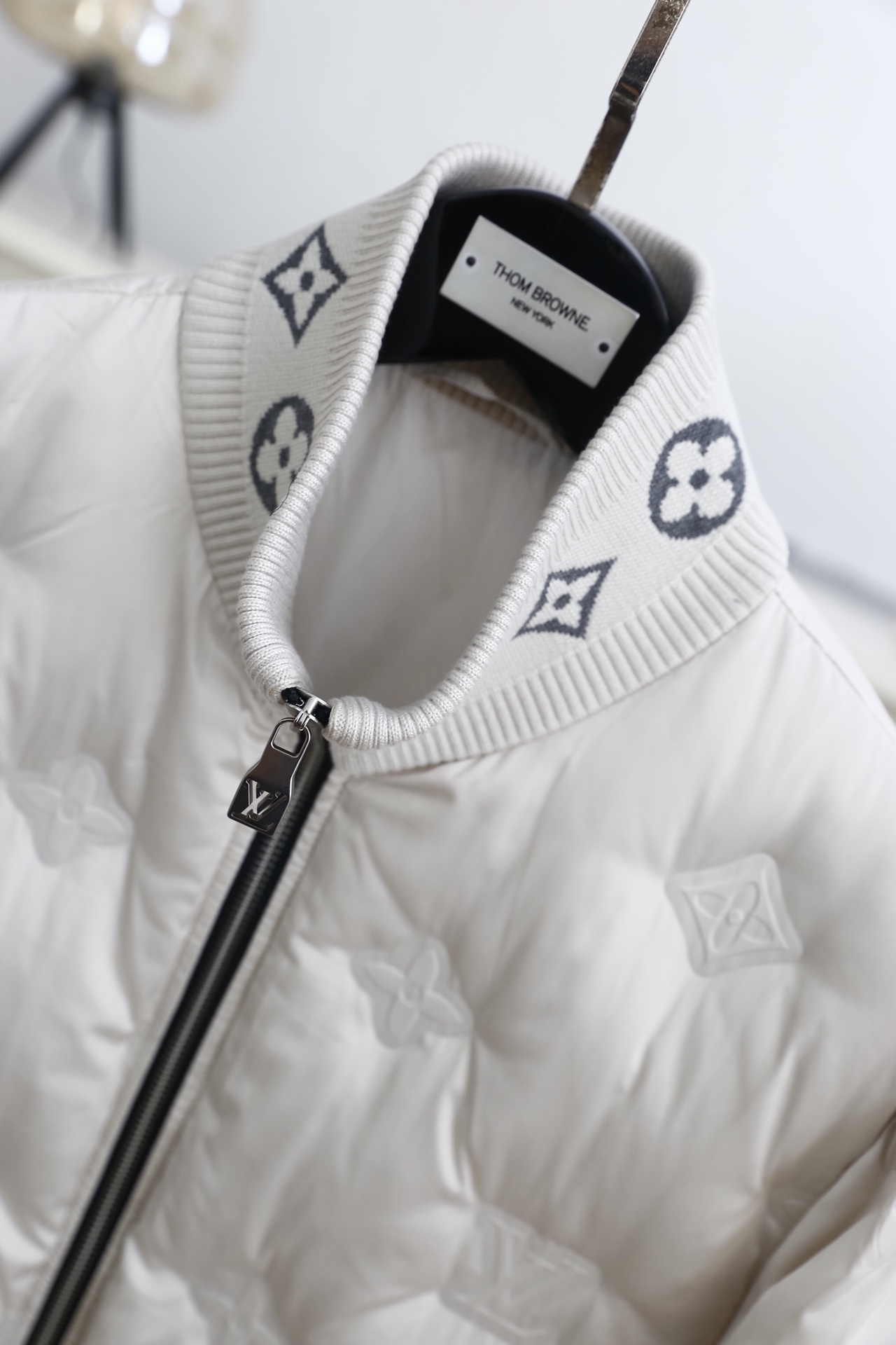 🔥路易威*/LV.25秋冬男士新品夹克👍奢华经典品牌元素搭配😎选用高密防风尼龙面料，表面经防泼水处理，能