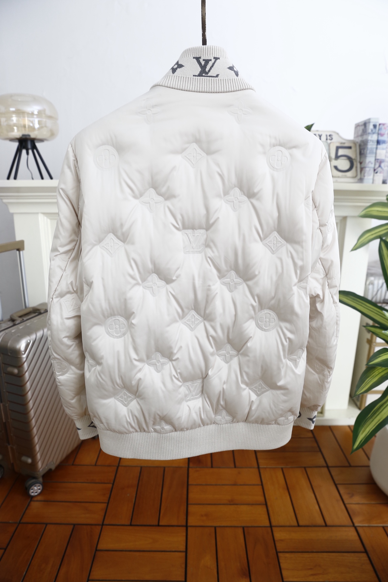 🔥路易威*/LV.25秋冬男士新品夹克👍奢华经典品牌元素搭配😎选用高密防风尼龙面料，表面经防泼水处理，能