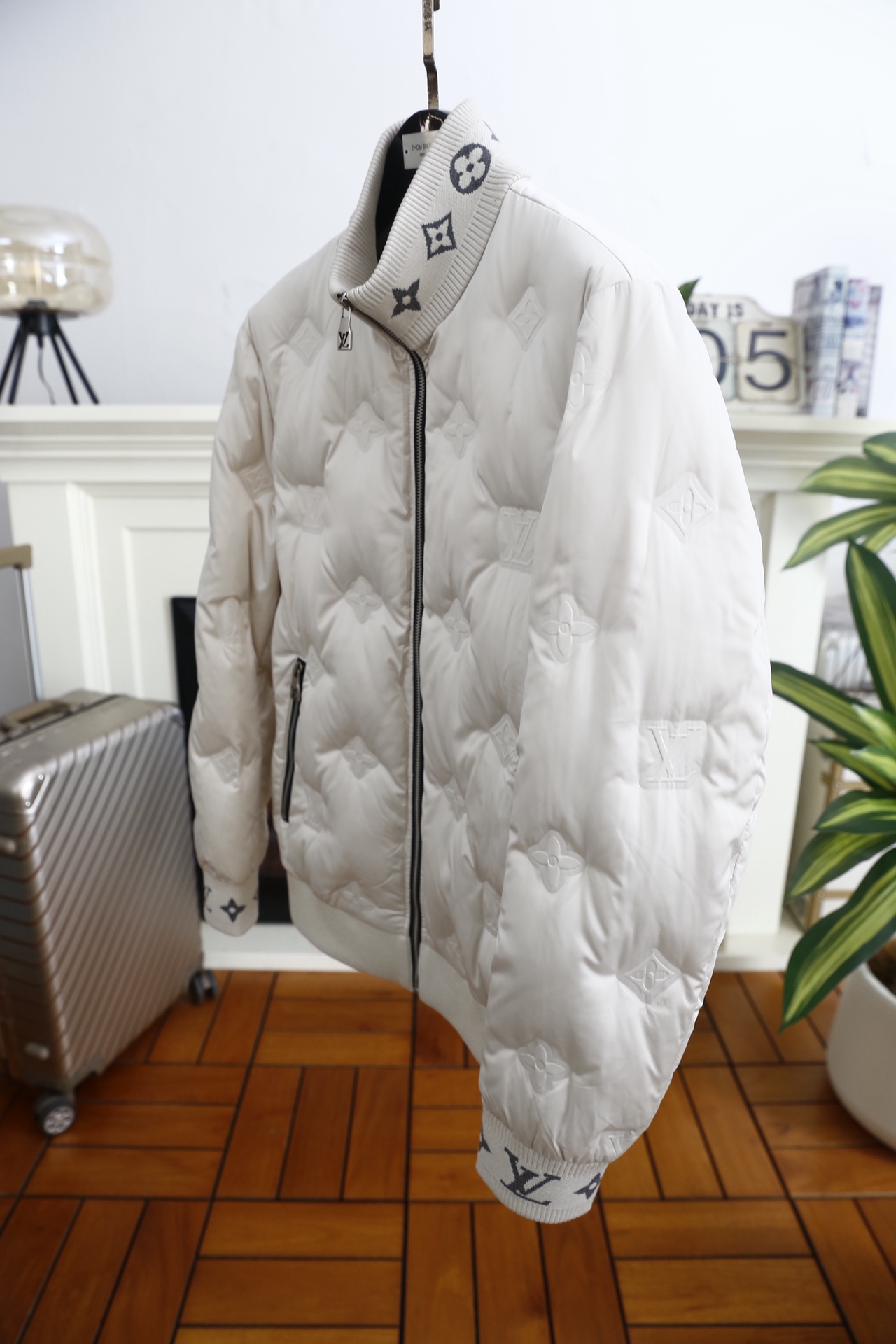 🔥路易威*/LV.25秋冬男士新品夹克👍奢华经典品牌元素搭配😎选用高密防风尼龙面料，表面经防泼水处理，能