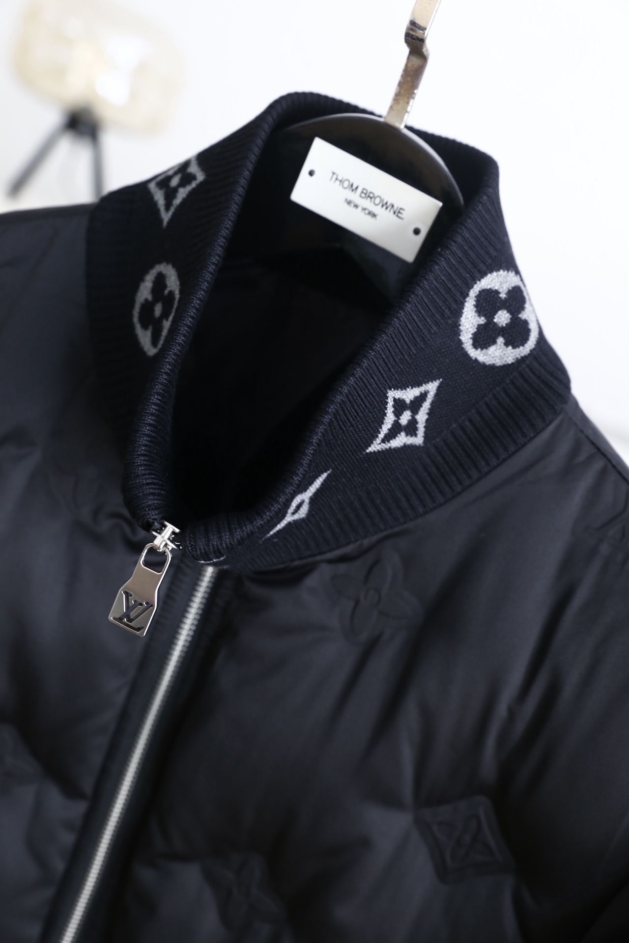 🔥路易威*/LV.25秋冬男士新品夹克👍奢华经典品牌元素搭配😎选用高密防风尼龙面料，表面经防泼水处理，能