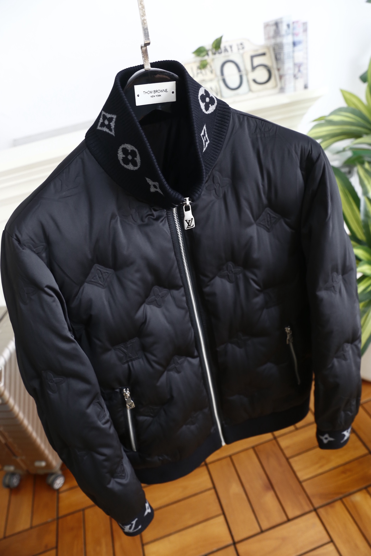 🔥路易威*/LV.25秋冬男士新品夹克👍奢华经典品牌元素搭配😎选用高密防风尼龙面料，表面经防泼水处理，能