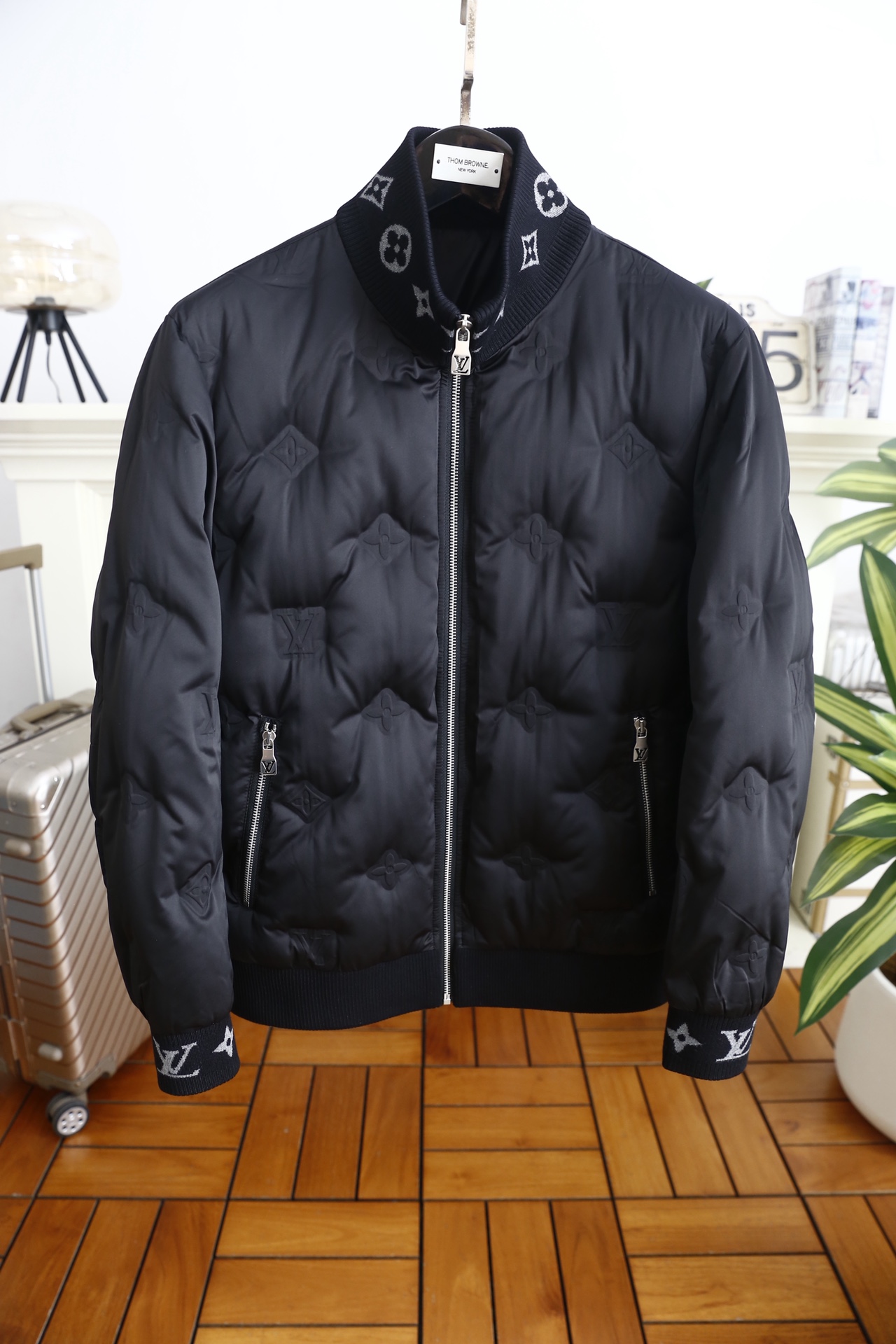 🔥路易威*/LV.25秋冬男士新品夹克👍奢华经典品牌元素搭配😎选用高密防风尼龙面料，表面经防泼水处理，能