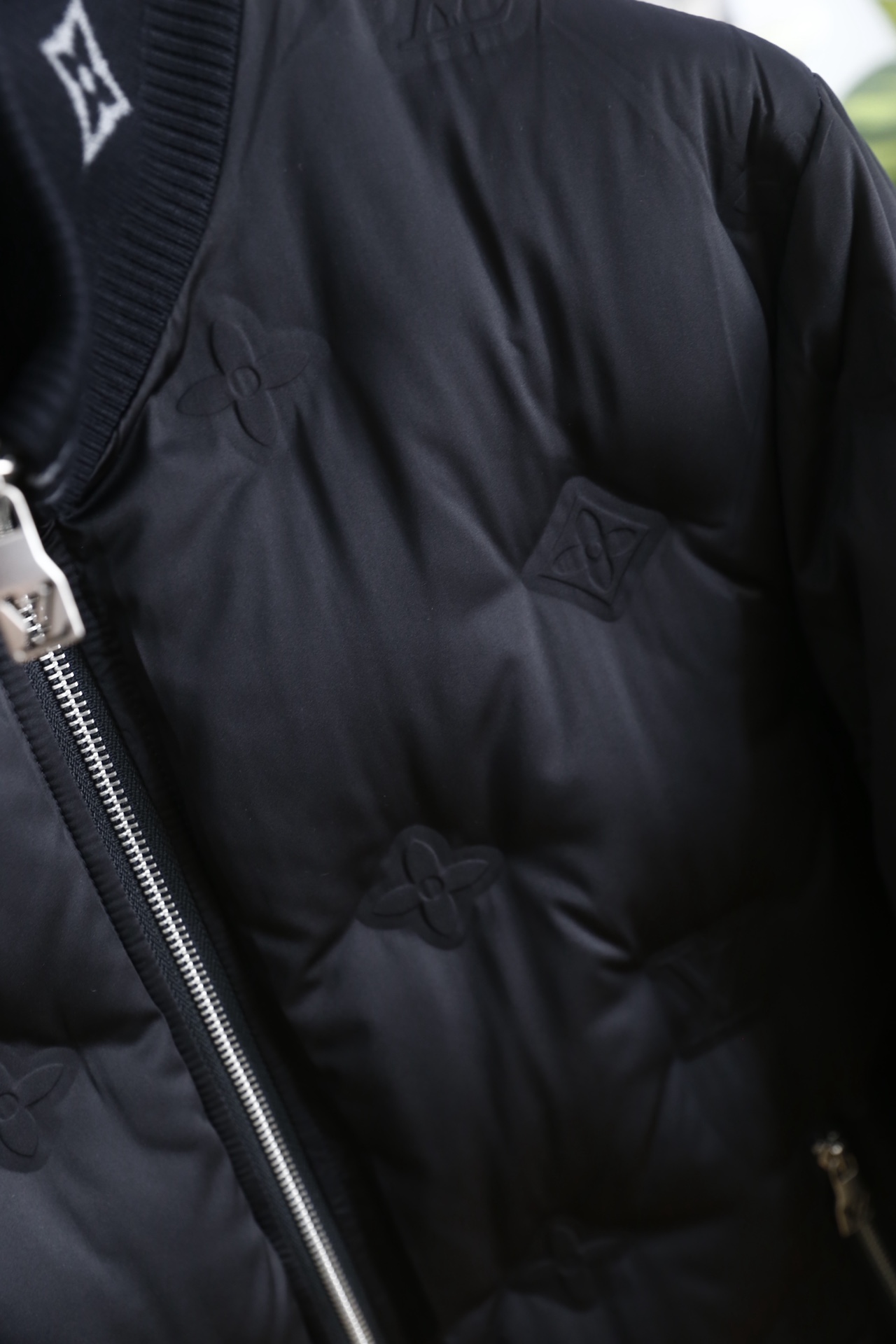 🔥路易威*/LV.25秋冬男士新品夹克👍奢华经典品牌元素搭配😎选用高密防风尼龙面料，表面经防泼水处理，能