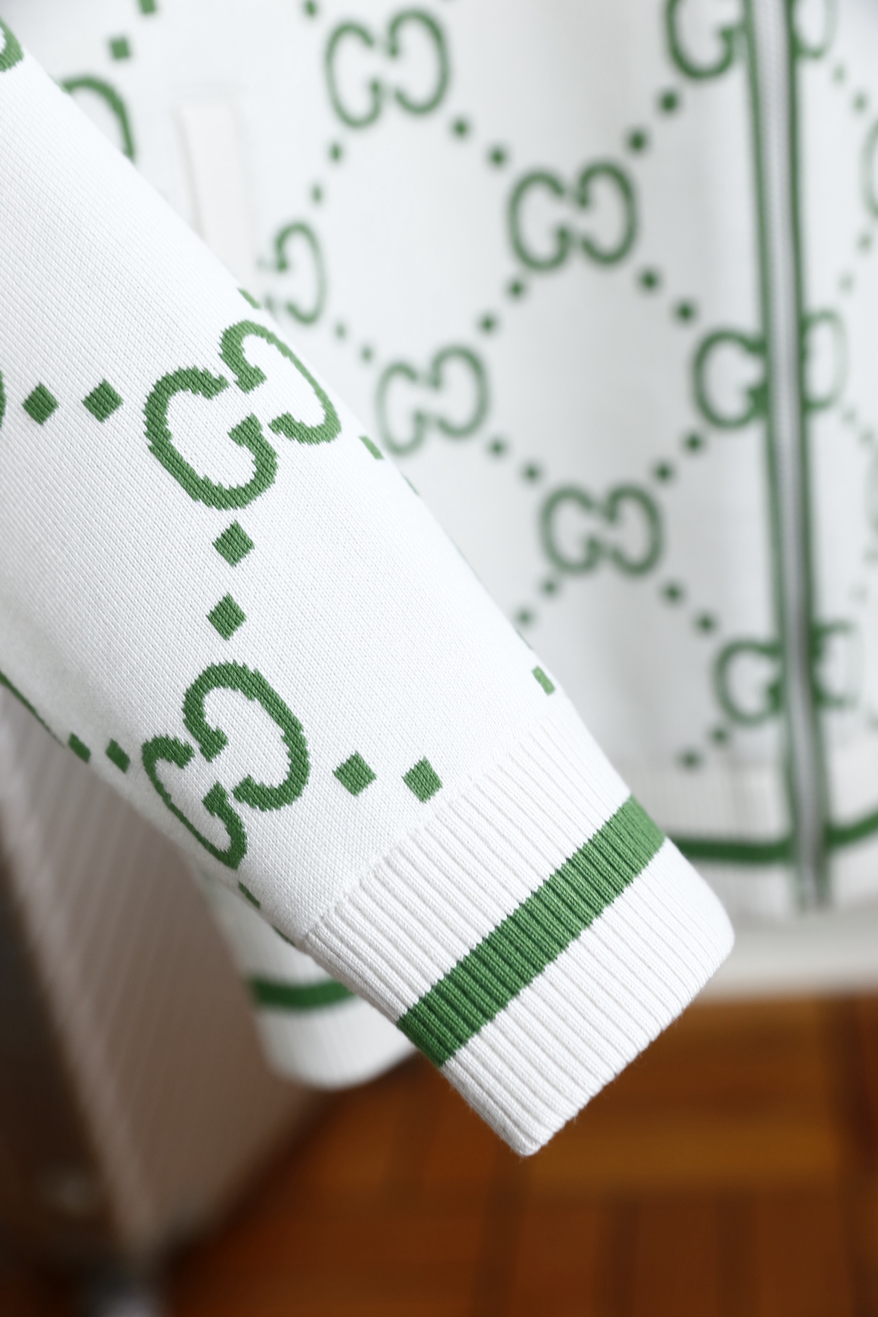 🔥古驰/Guc*i.25秋冬新品！时尚男士针织拉链外套选用高品质精纺羊毛混纺面料，触感柔软且有出色的保暖