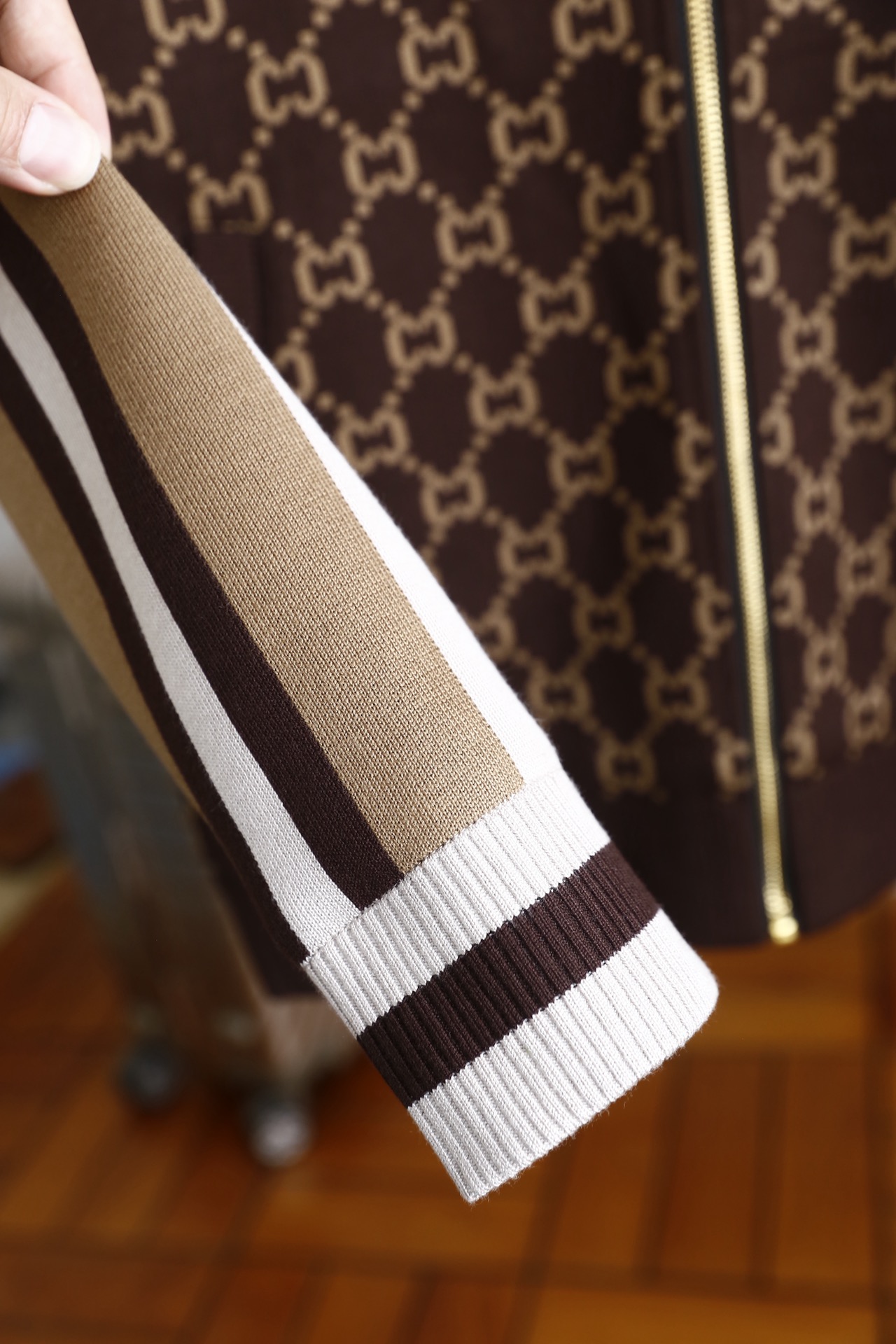 🔥古驰/Guc*i.25秋冬新品！时尚男士针织拉链外套选用高品质精纺羊毛混纺面料，触感柔软且有出色的保暖