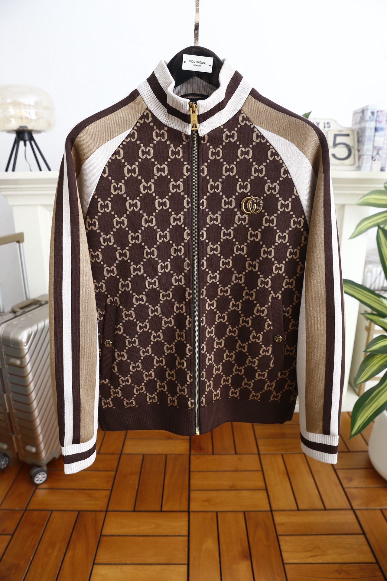 🔥古驰/Guc*i.25秋冬新品！时尚男士针织拉链外套选用高品质精纺羊毛混纺面料，触感柔软且有出色的保暖