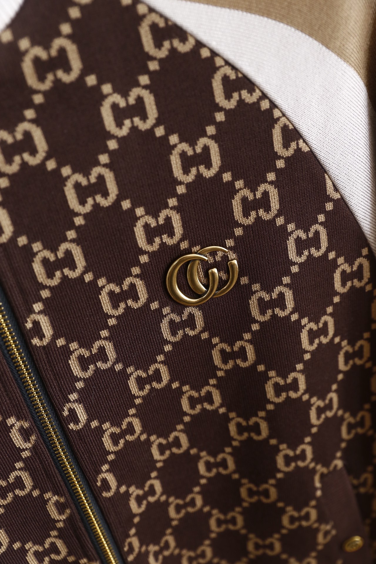 🔥古驰/Guc*i.25秋冬新品！时尚男士针织拉链外套选用高品质精纺羊毛混纺面料，触感柔软且有出色的保暖