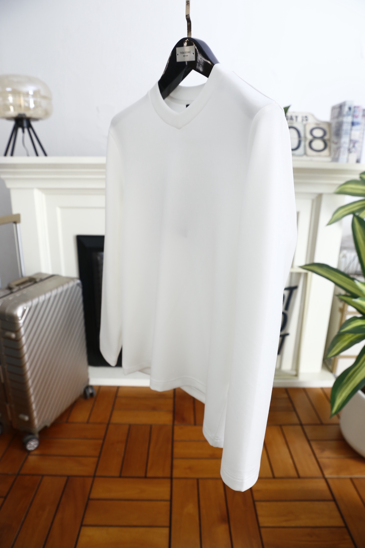 🔥杰尼亚.2025秋季新款男士V领休闲长袖T恤！采用舒适保暖面料！品牌经典元素设计👍小V领设计的长袖T恤