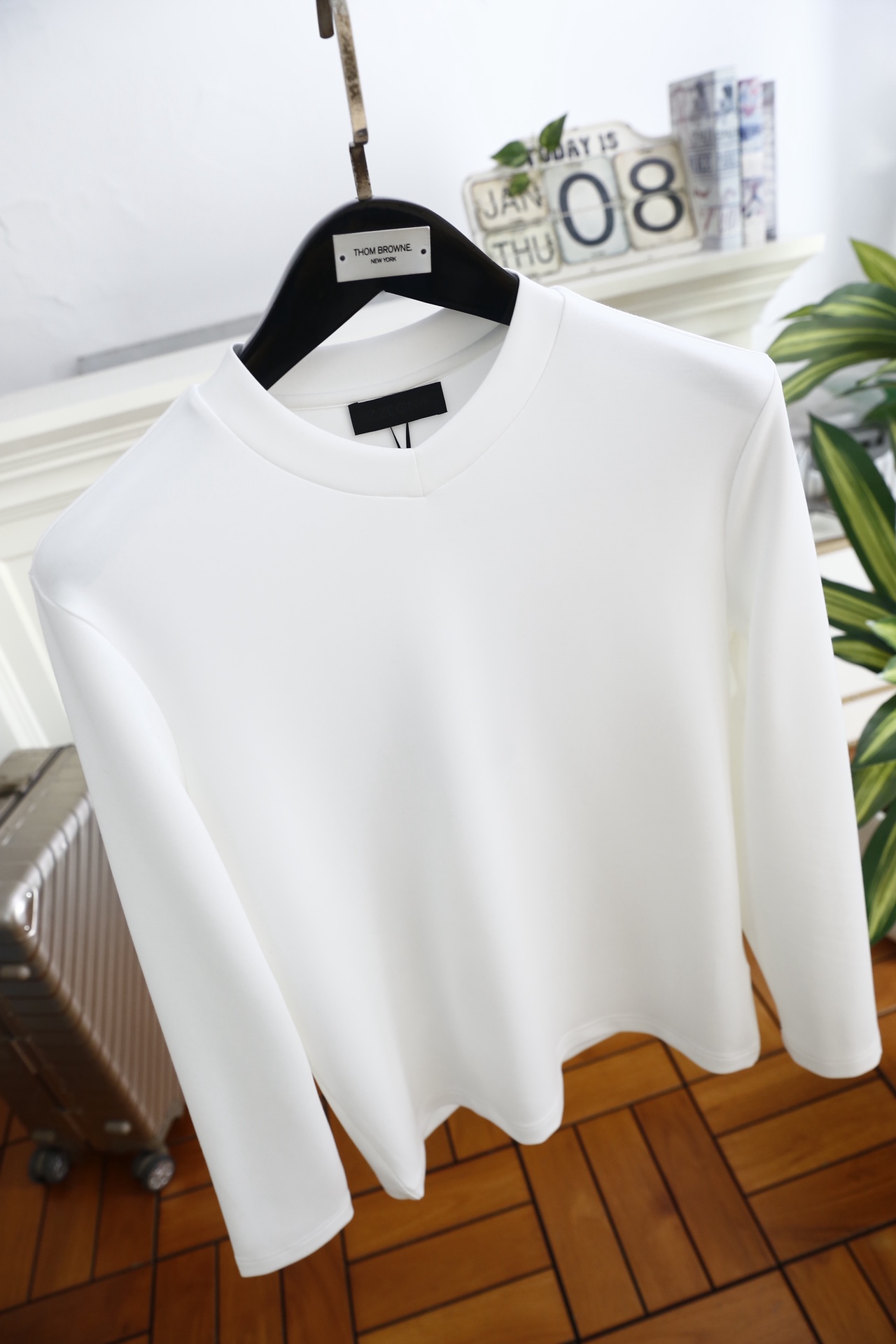 🔥杰尼亚.2025秋季新款男士V领休闲长袖T恤！采用舒适保暖面料！品牌经典元素设计👍小V领设计的长袖T恤