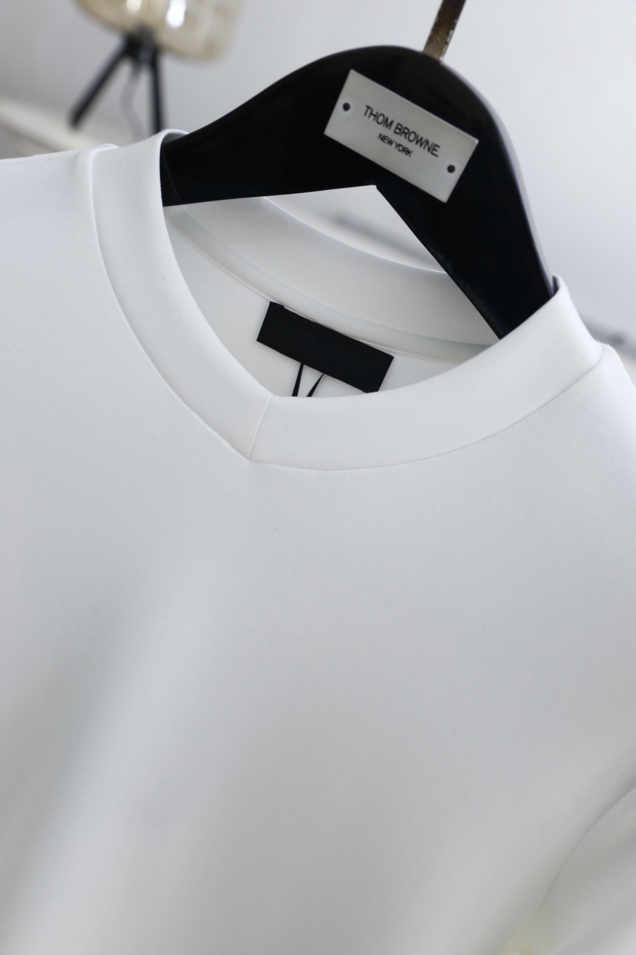 🔥杰尼亚.2025秋季新款男士V领休闲长袖T恤！采用舒适保暖面料！品牌经典元素设计👍小V领设计的长袖T恤