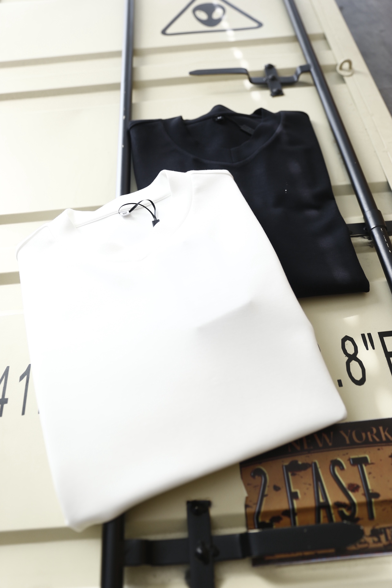 🔥杰尼亚.2025秋季新款男士V领休闲长袖T恤！采用舒适保暖面料！品牌经典元素设计👍小V领设计的长袖T恤