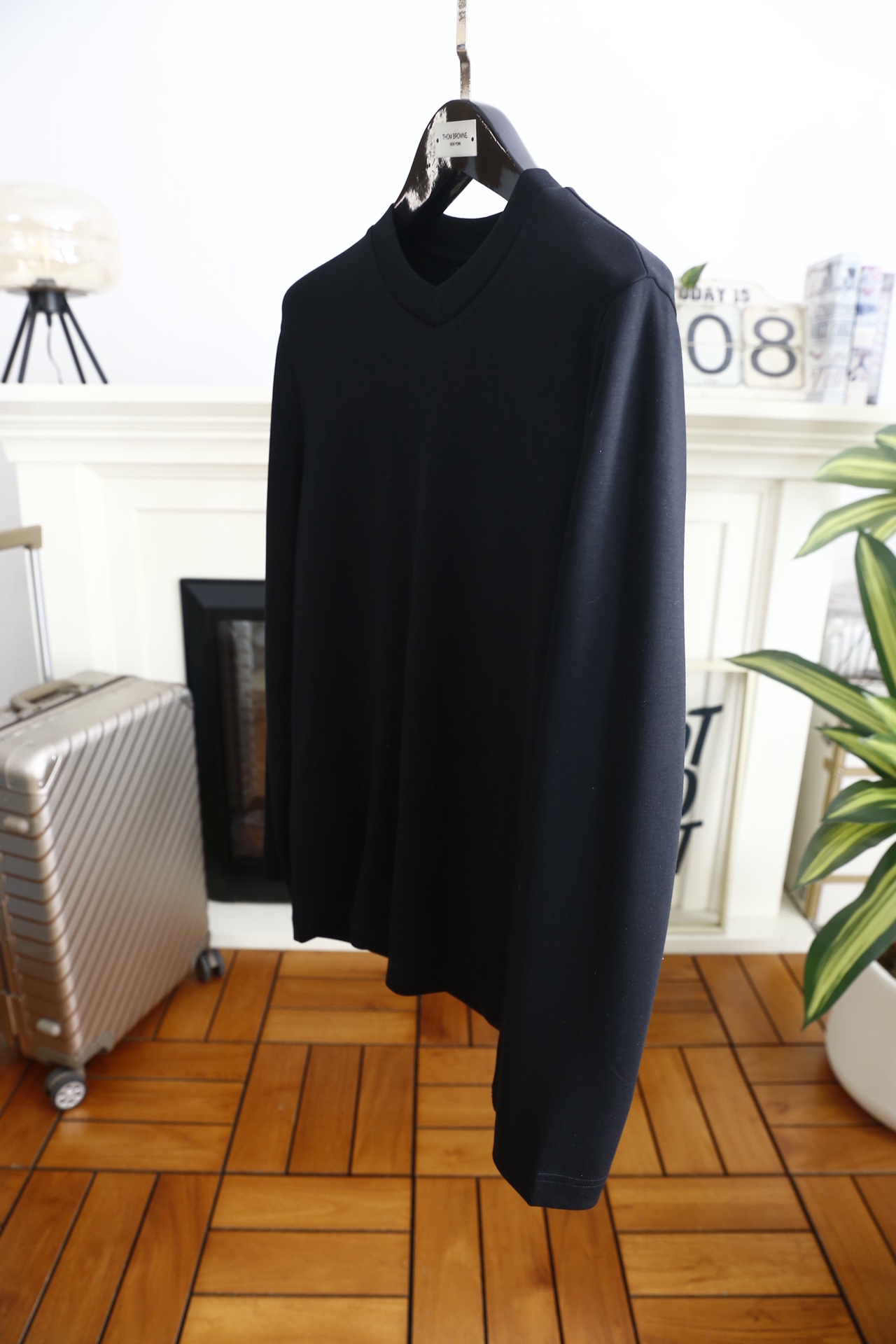 🔥杰尼亚.2025秋季新款男士V领休闲长袖T恤！采用舒适保暖面料！品牌经典元素设计👍小V领设计的长袖T恤