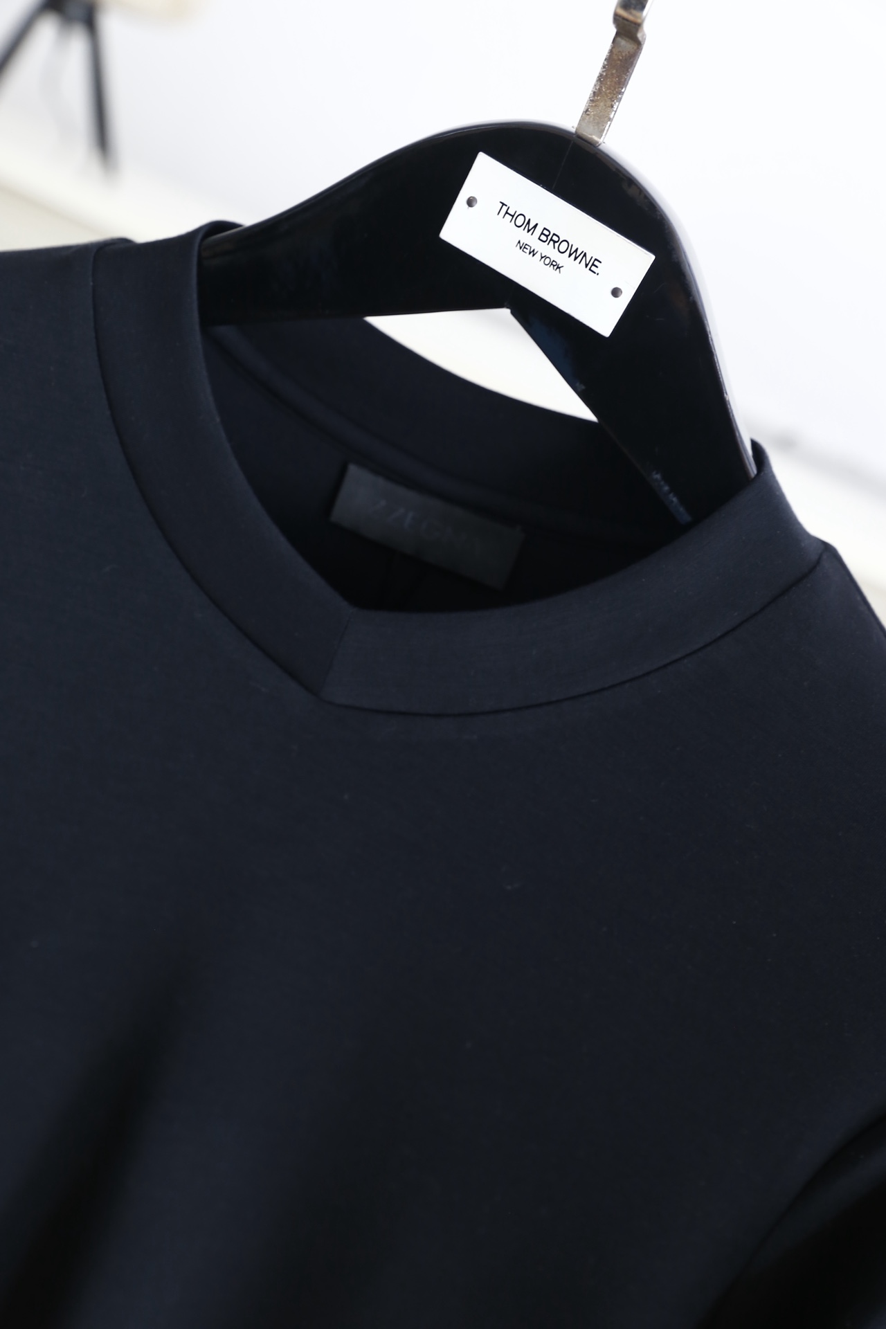 🔥杰尼亚.2025秋季新款男士V领休闲长袖T恤！采用舒适保暖面料！品牌经典元素设计👍小V领设计的长袖T恤