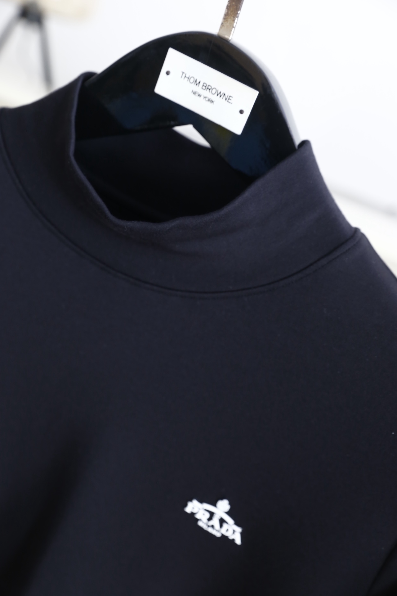 🔥普拉*/Pr*da.2025秋冬新品男士高领打底！胸前品牌经典字母LOGO设计👍采用舒适保暖面料！高领