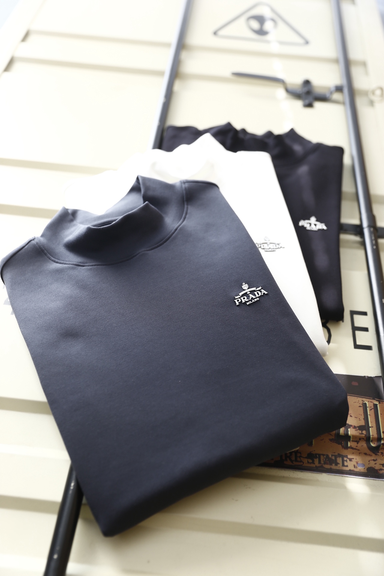 🔥普拉*/Pr*da.2025秋冬新品男士高领打底！胸前品牌经典字母LOGO设计👍采用舒适保暖面料！高领