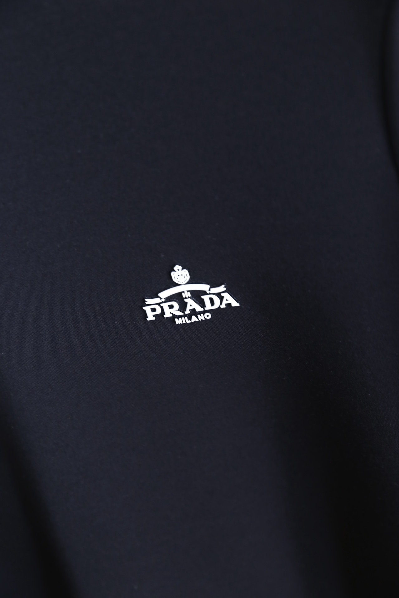 🔥普拉*/Pr*da.2025秋冬新品男士高领打底！胸前品牌经典字母LOGO设计👍采用舒适保暖面料！高领