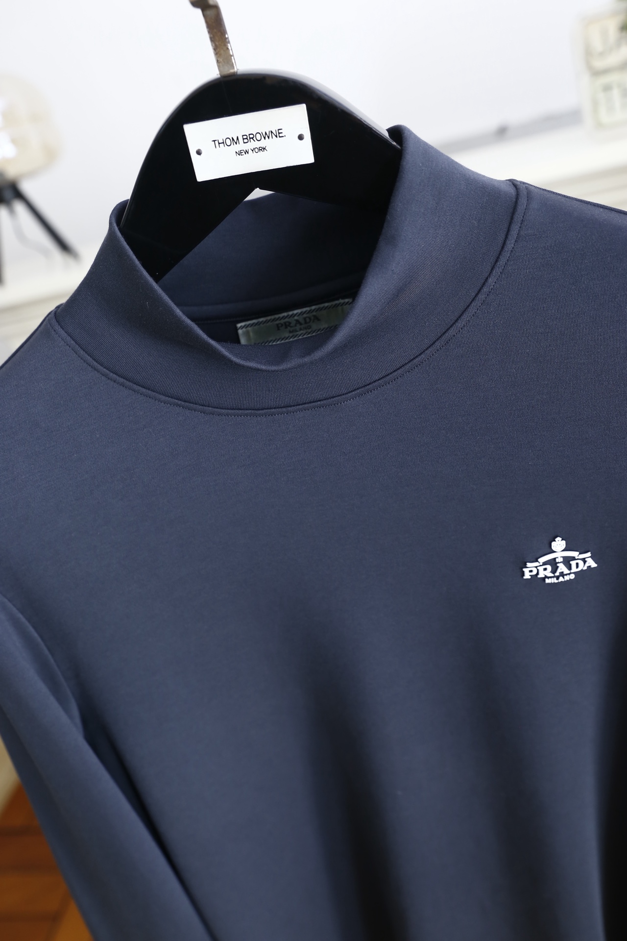 🔥普拉*/Pr*da.2025秋冬新品男士高领打底！胸前品牌经典字母LOGO设计👍采用舒适保暖面料！高领