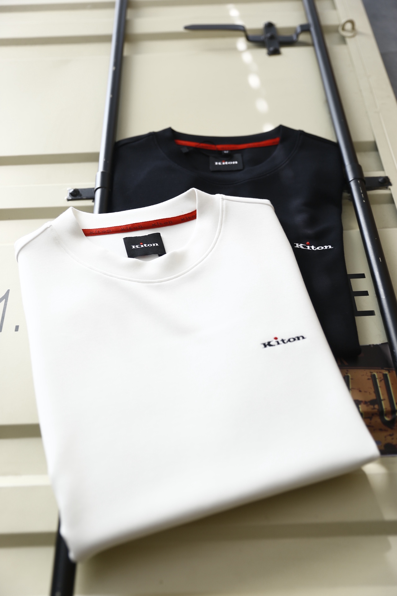 🔥Kiton.26早春新品🆕时尚男士圆领短袖T恤👍采用舒适柔软亲肤面料，经特殊柔化工艺处理，触感细腻亲肤