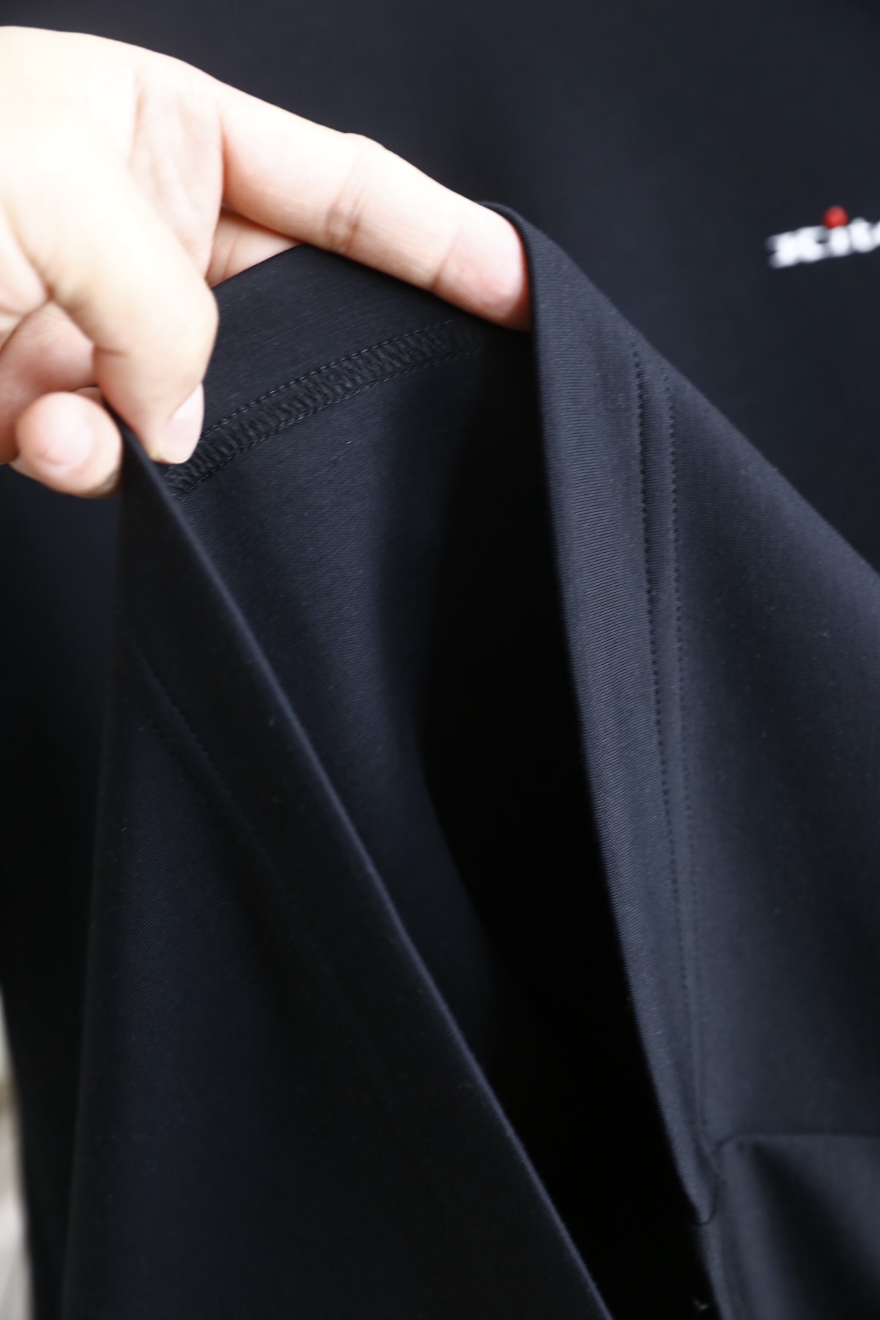 🔥Kiton.26早春新品🆕时尚男士圆领短袖T恤👍采用舒适柔软亲肤面料，经特殊柔化工艺处理，触感细腻亲肤