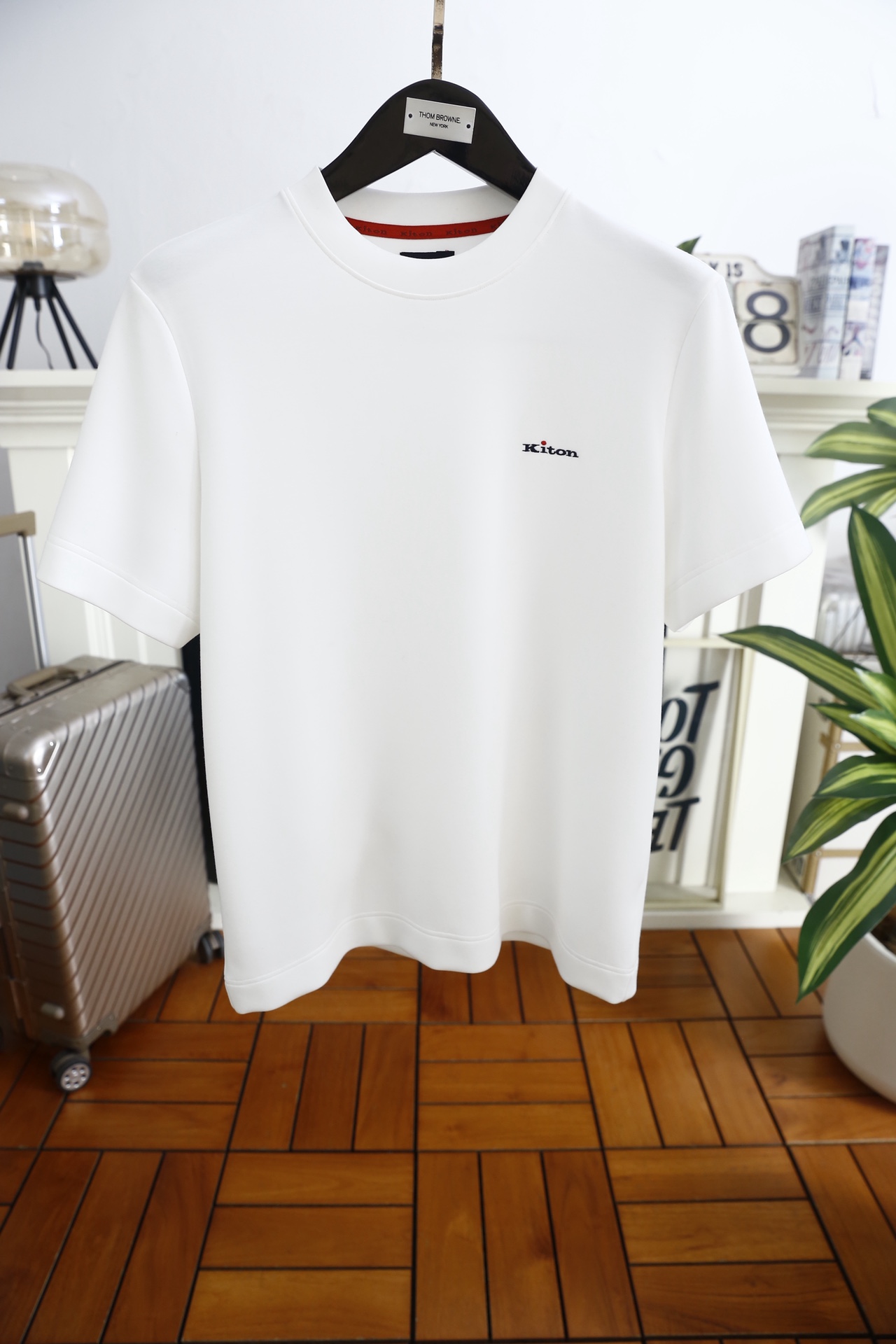 🔥Kiton.26早春新品🆕时尚男士圆领短袖T恤👍采用舒适柔软亲肤面料，经特殊柔化工艺处理，触感细腻亲肤