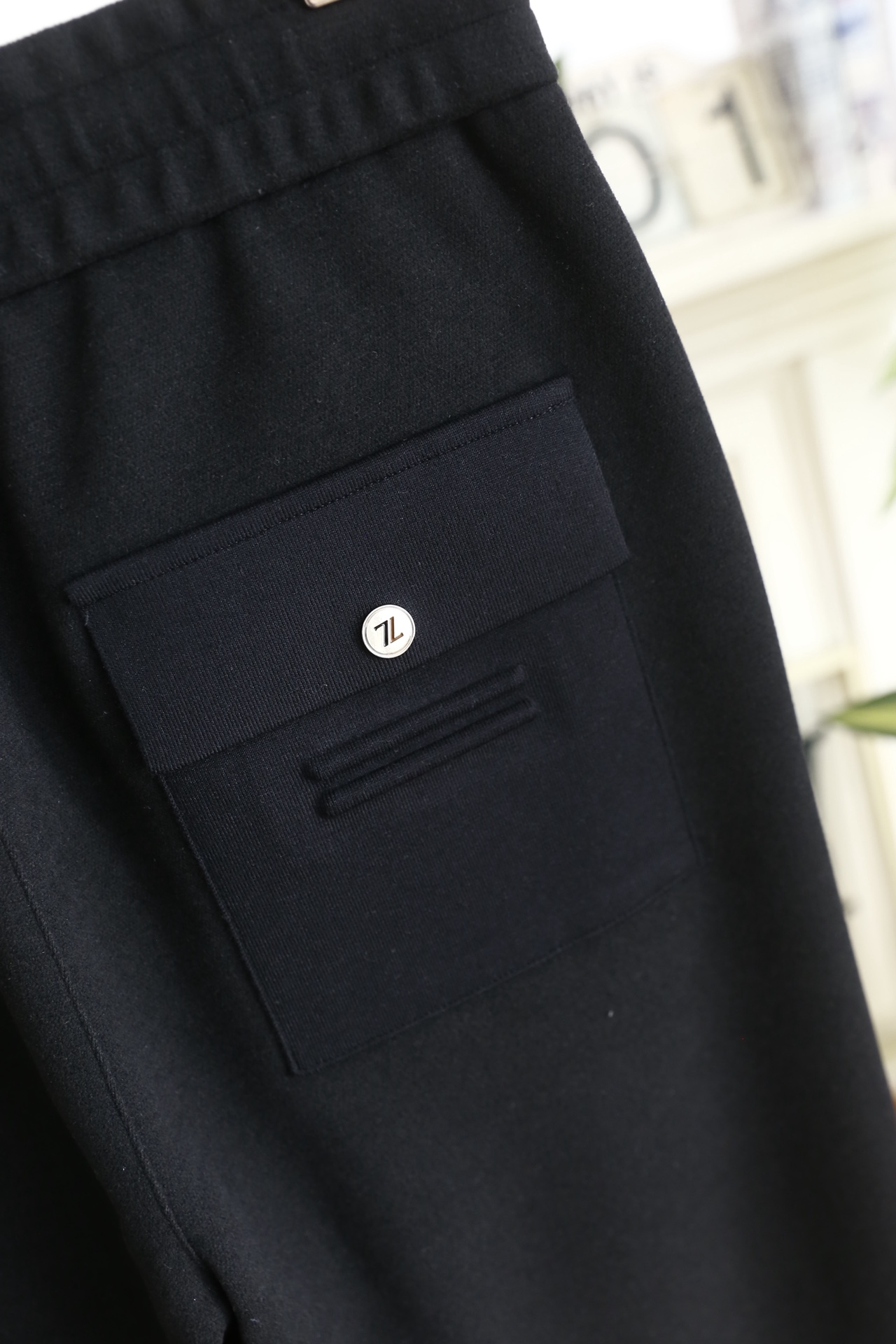 🔥杰尼*/Ze*na.25秋冬时尚新品男士休闲裤🆕采用舒适保暖面料，奢华经典品牌LOGO元素设计 上身随