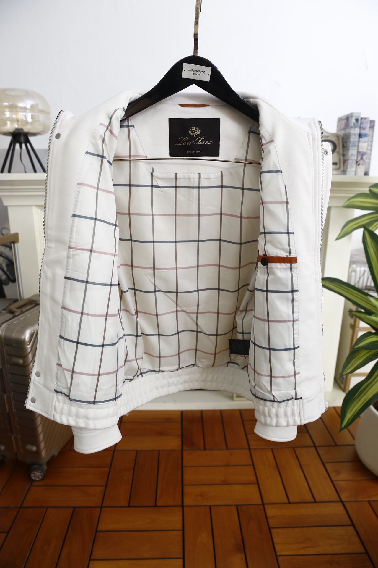 🔥lp🆕.25秋冬新品！时尚男士立领夹克👍采用舒适保暖面料✅面料触感柔软且富有弹性，抗皱耐磨的特性让衣物