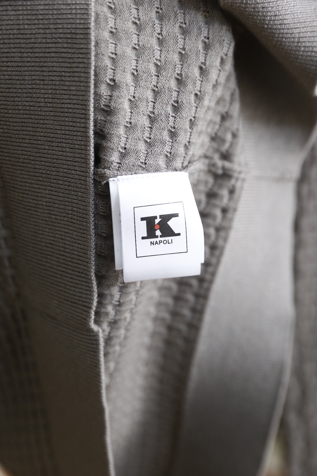 🔥kiton.25秋冬新品！时尚男士百搭毛衫👍采用华夫格针织工艺✅甄选优质棉羊毛混纺面料，触感柔软亲肤且