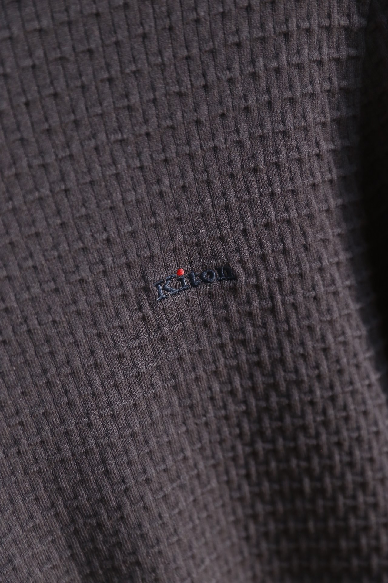 🔥kiton.25秋冬新品！时尚男士百搭毛衫👍采用华夫格针织工艺✅甄选优质棉羊毛混纺面料，触感柔软亲肤且