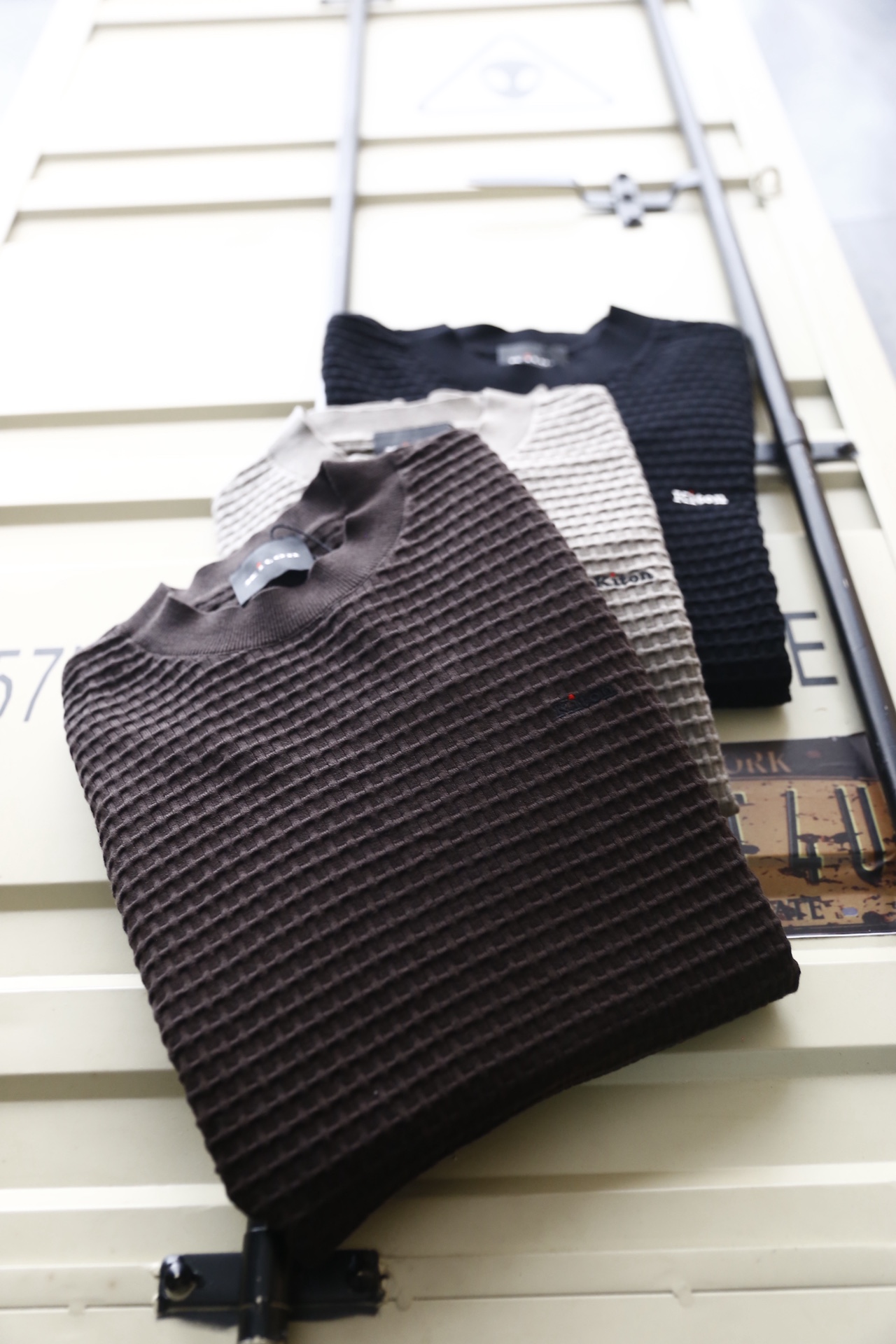 🔥kiton.25秋冬新品！时尚男士百搭毛衫👍采用华夫格针织工艺✅甄选优质棉羊毛混纺面料，触感柔软亲肤且