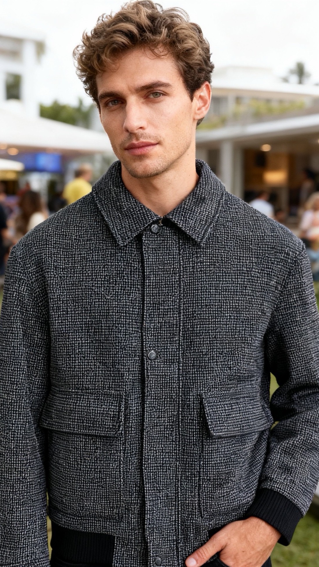 🔥kiton.25秋冬男士翻领夹克👍采用舒适保暖面料触感细腻且挺括有型，格纹肌理增强了面料的耐磨度与透气