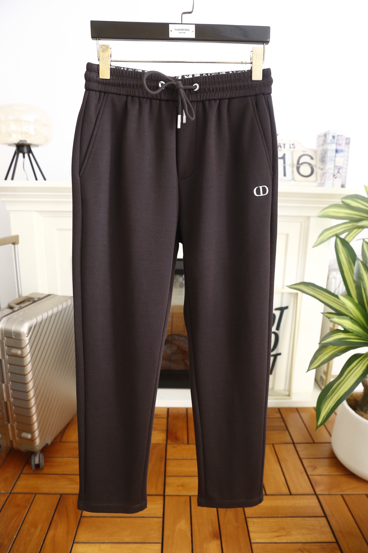 🔥迪奥.（🌾）25秋冬男士百搭休闲卫裤，采用细腻亲肤的高弹面料，触感柔软且兼具良好的垂坠感，日常穿着舒适