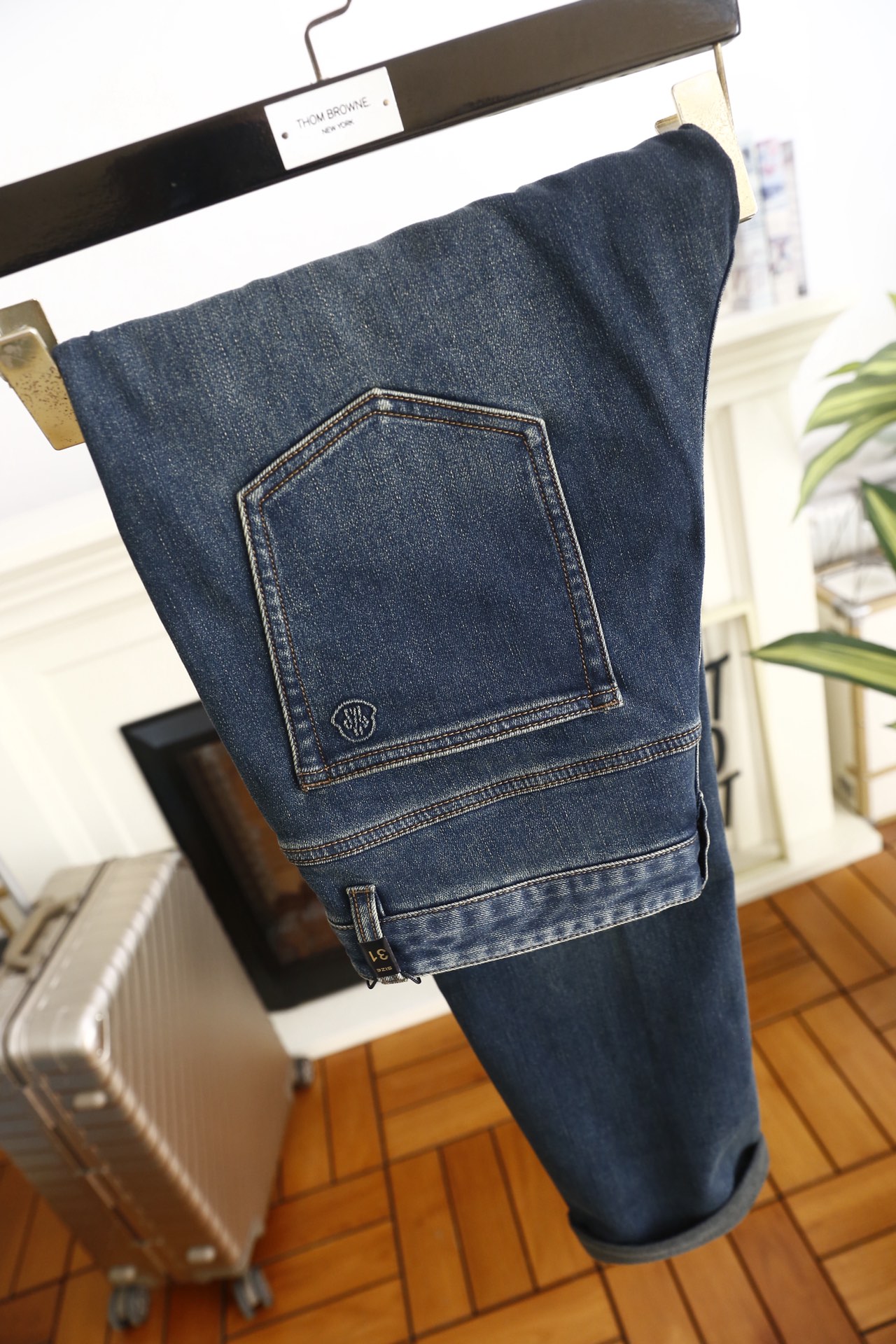 🔥蒙口.（🌾）25秋冬男士百搭牛仔裤，采用高弹耐磨的重磅牛仔面料，触感挺括且兼具柔软度，经过水洗工艺处理