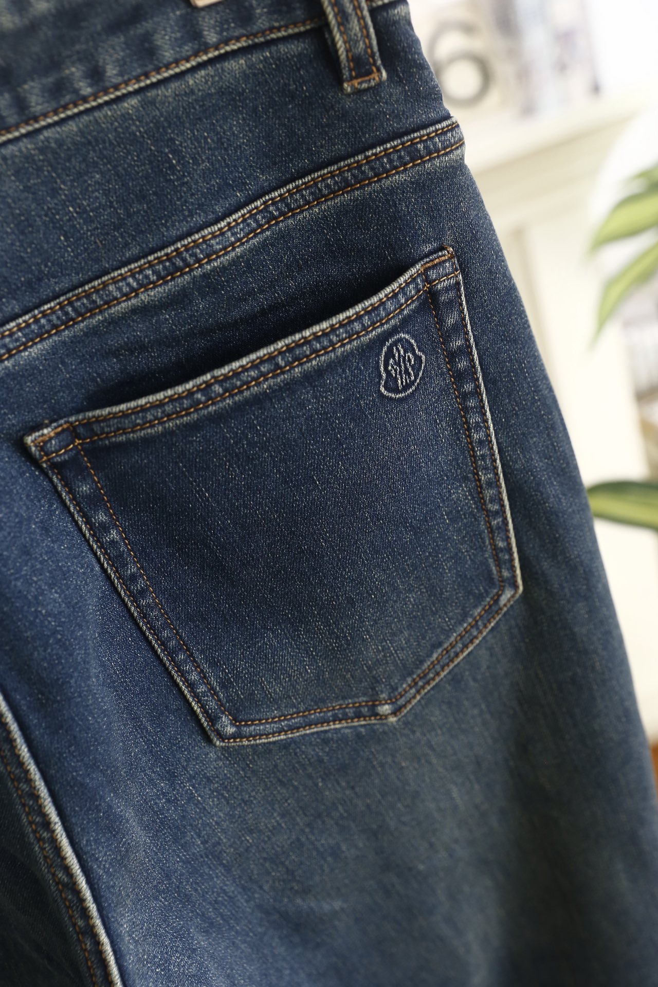 🔥蒙口.（🌾）25秋冬男士百搭牛仔裤，采用高弹耐磨的重磅牛仔面料，触感挺括且兼具柔软度，经过水洗工艺处理