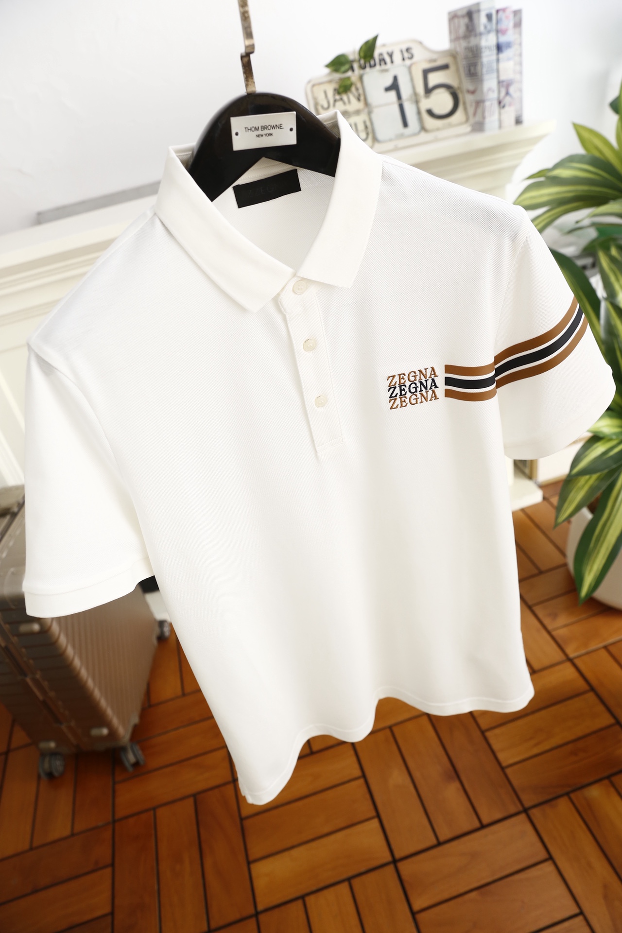 🔥杰尼亚.（🌾）2026春夏新品🆕时尚男士短袖Polo衫采用经典翻领设计，搭配三粒扣门襟，简约利落又不失