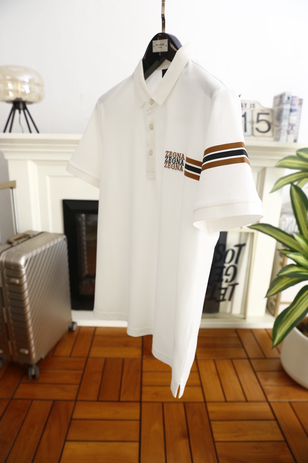 🔥杰尼亚.（🌾）2026春夏新品🆕时尚男士短袖Polo衫采用经典翻领设计，搭配三粒扣门襟，简约利落又不失