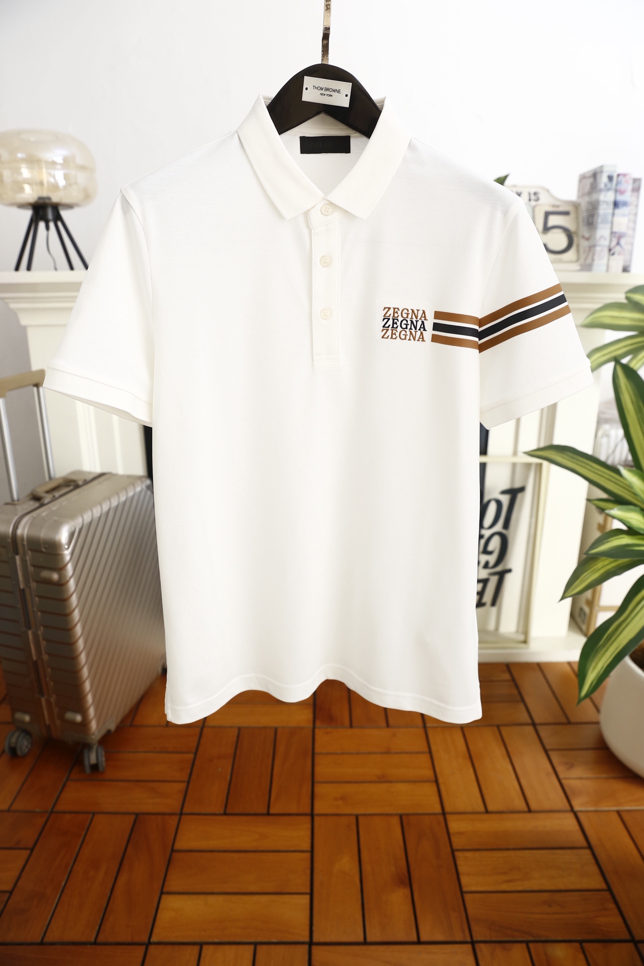 🔥杰尼亚.（🌾）2026春夏新品🆕时尚男士短袖Polo衫采用经典翻领设计，搭配三粒扣门襟，简约利落又不失